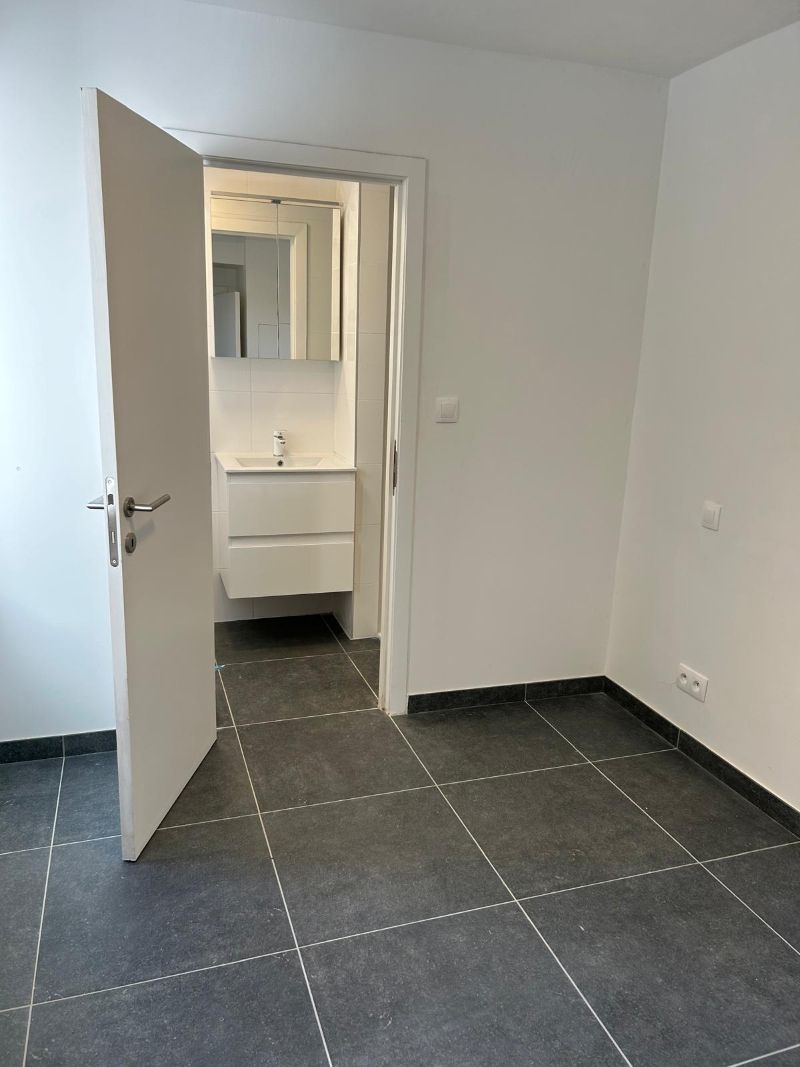 Volledig gerenoveerd  1-slaapkamerappartment foto 21