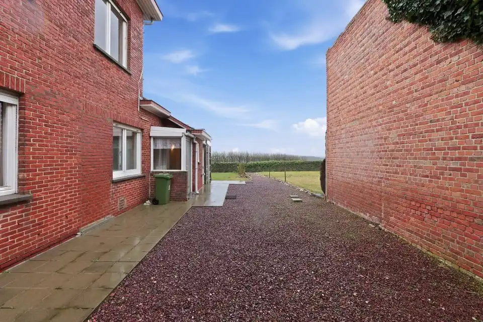 OP TE FRISSEN GEZINSWONING MET GARAGE OP EEN RUIM PERCEEL VAN 10A IN GINGELOM foto 31