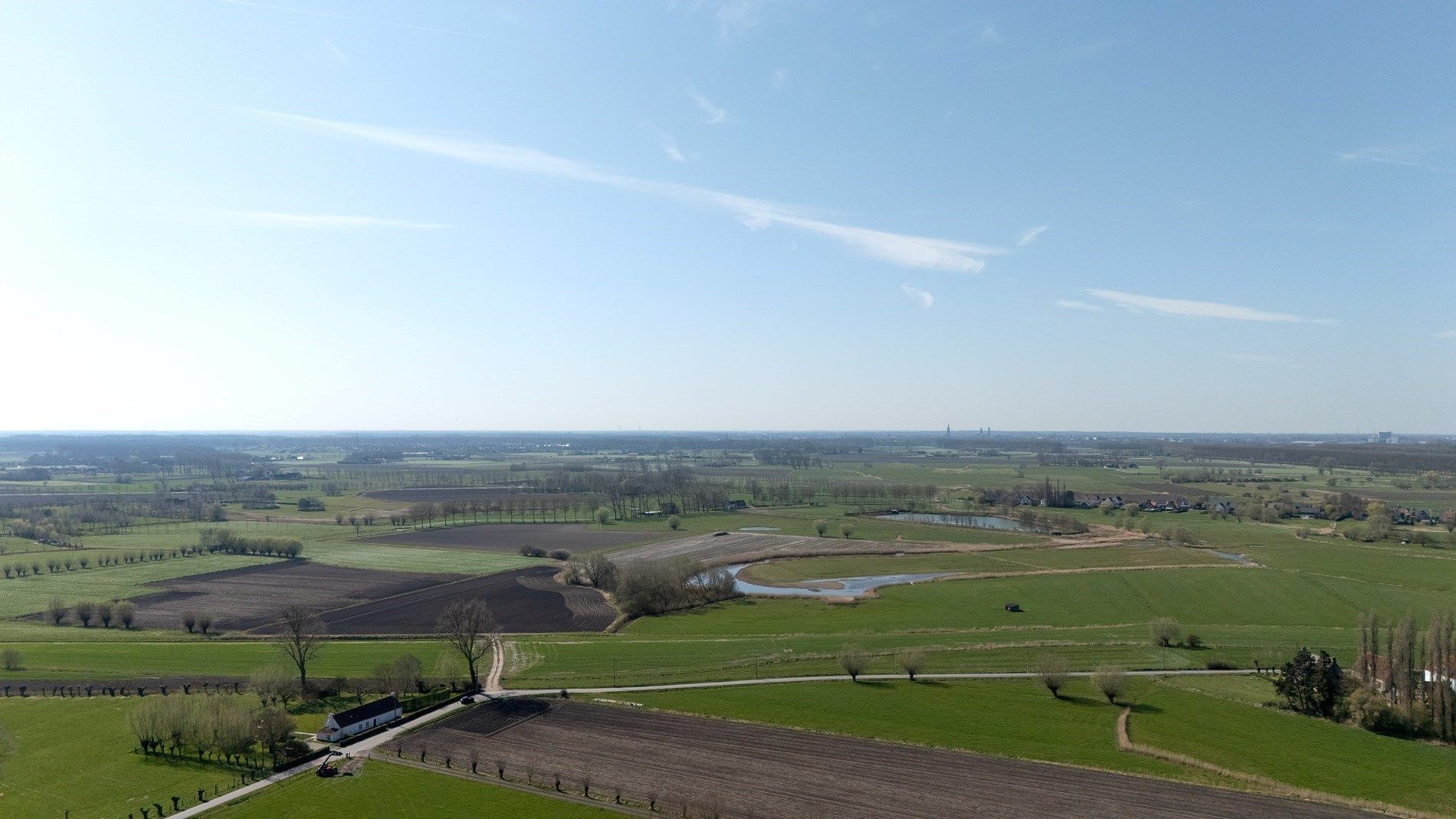 Te renoveren hofstede op toplocatie te Damme foto 12