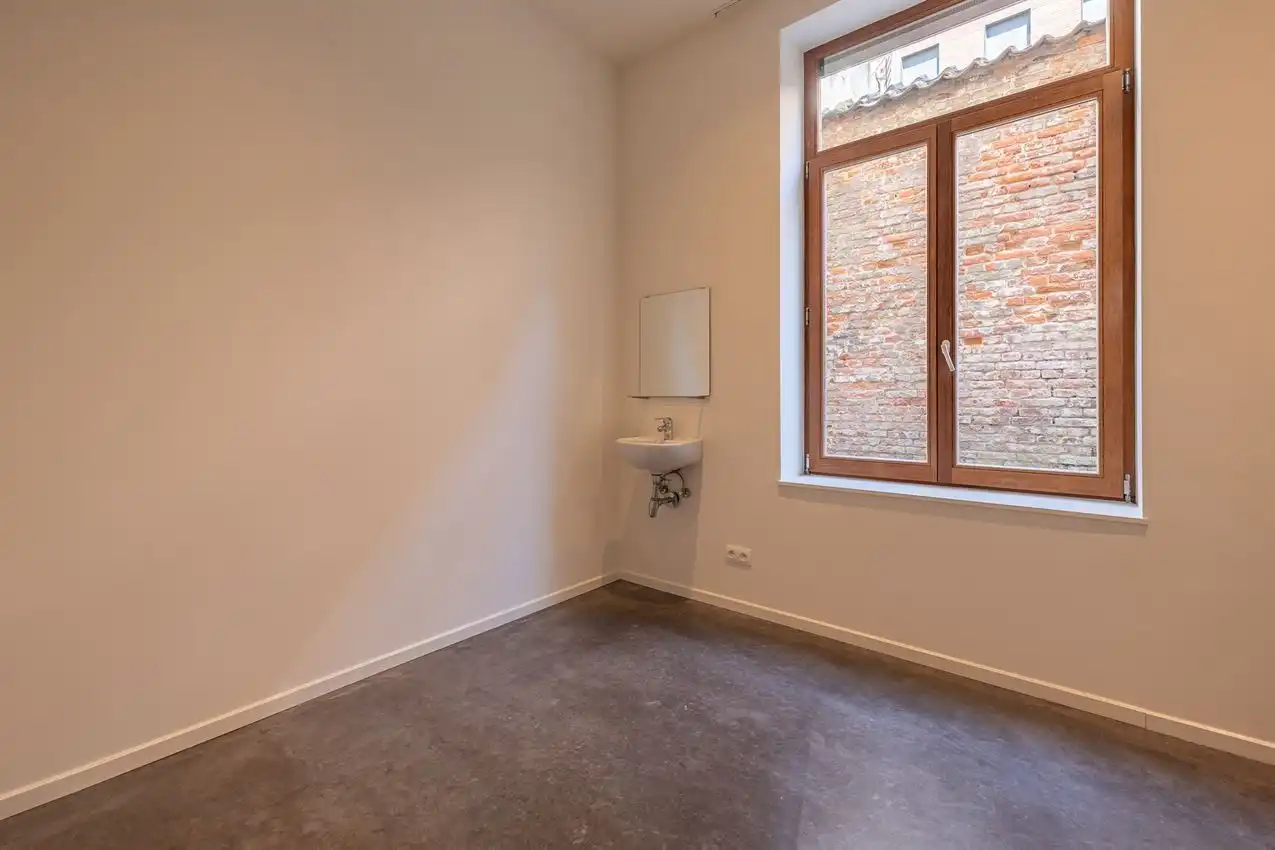 Ruim gelijkvloers appartement met zonnige tuin op toplocatie foto 16