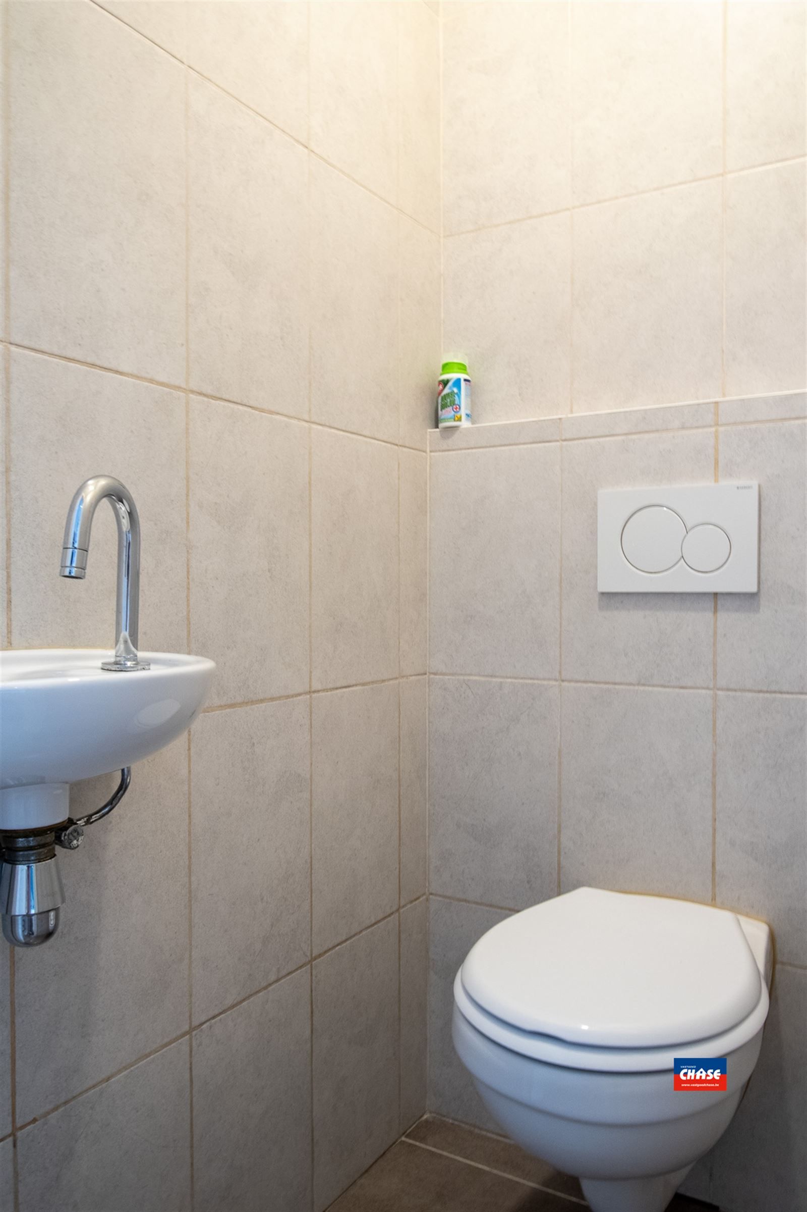 Gerenoveerde rijwoning met 3 slpks en grote tuin foto 13