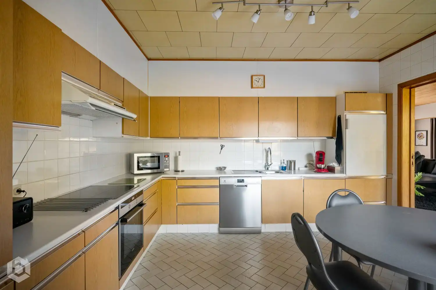 Woning met 3 à 4 slpkrs en grote garage (mogelijk tot handel) foto 12