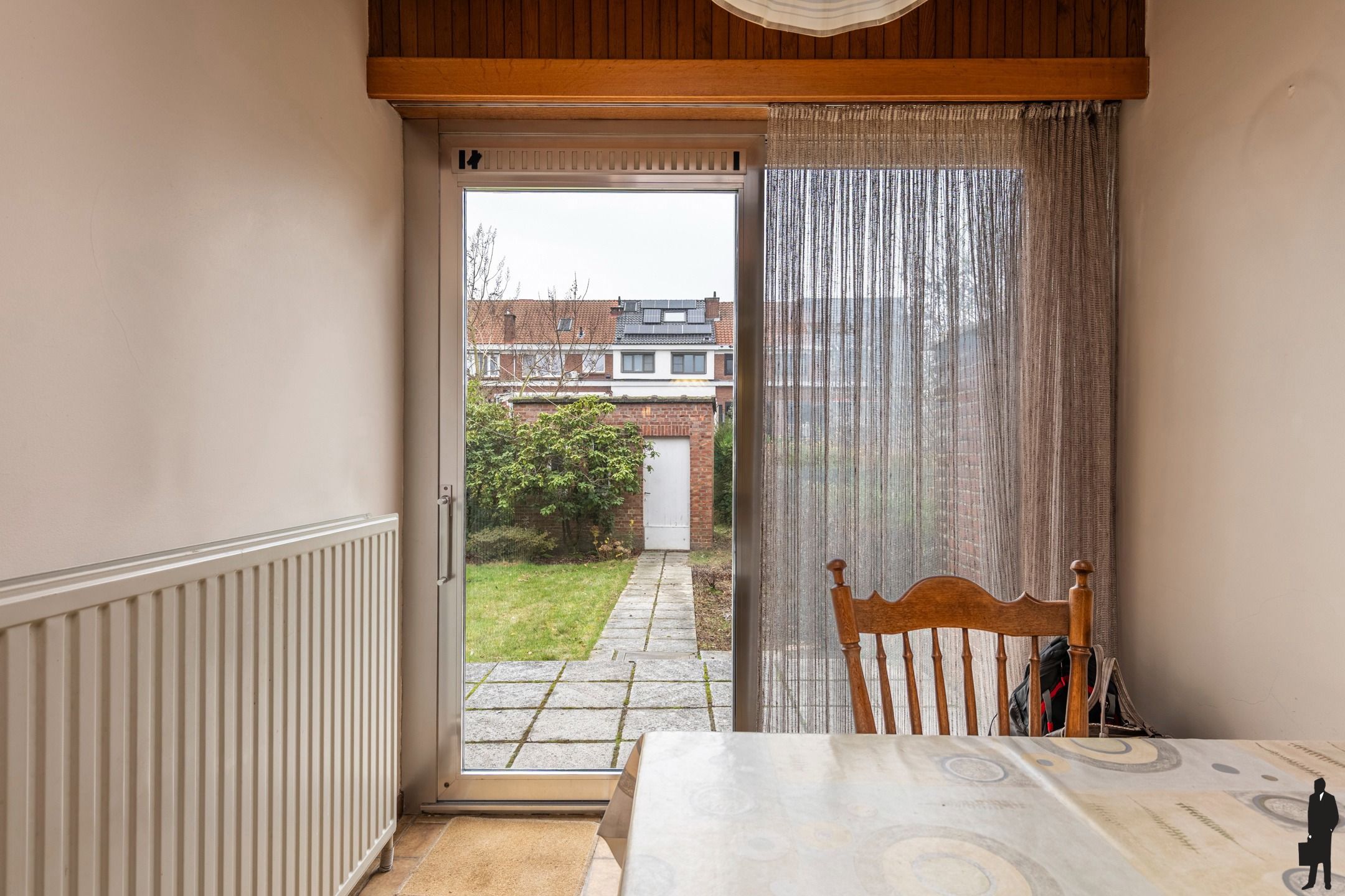 Te renoveren woning in de gegeerde Molenveldwijk te Edegem foto 12