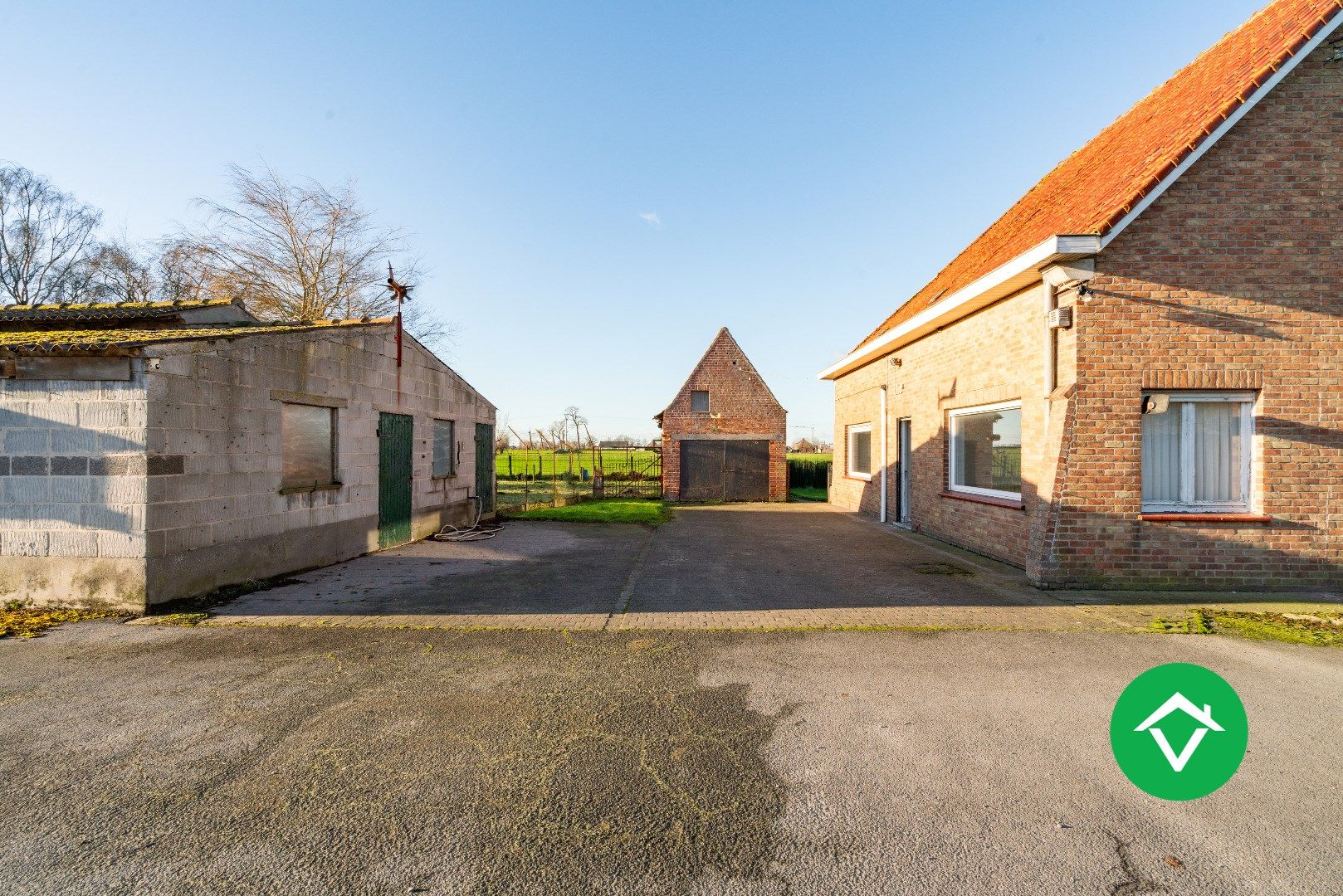 Authentieke hofstede in een landelijke omgeving te Koekelare foto 24
