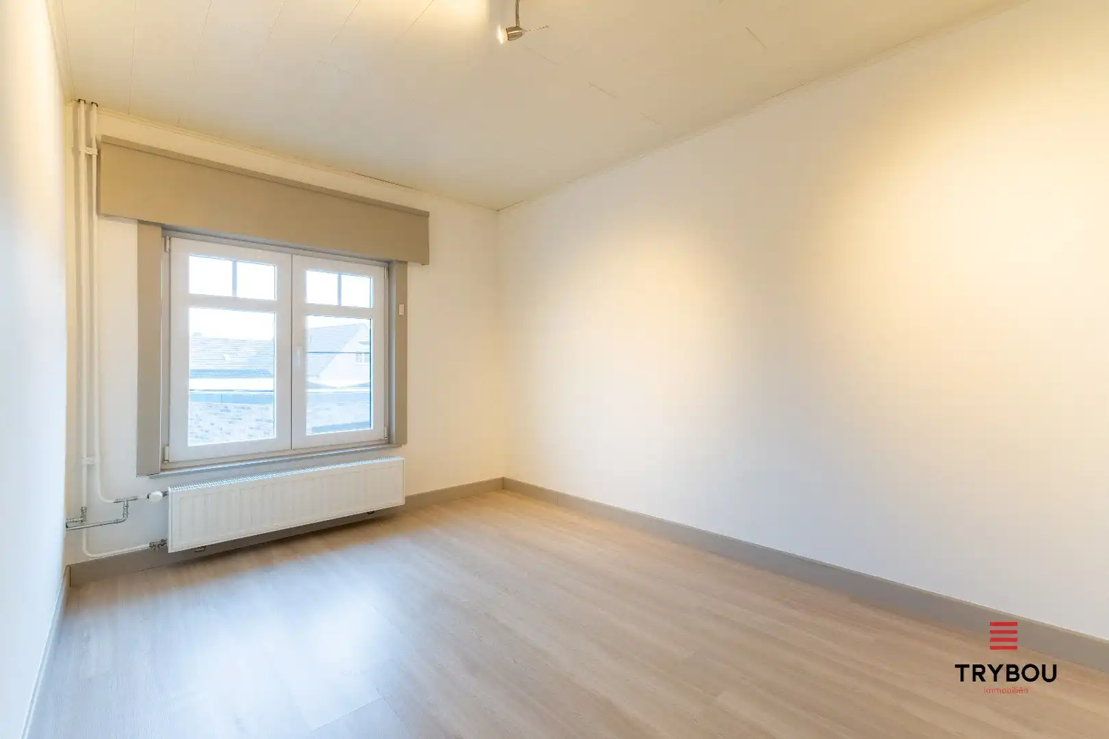 Instapklare gezinswoning met 4 slaapkamers, ruim terras en zonnige tuin in Houthulst foto 8