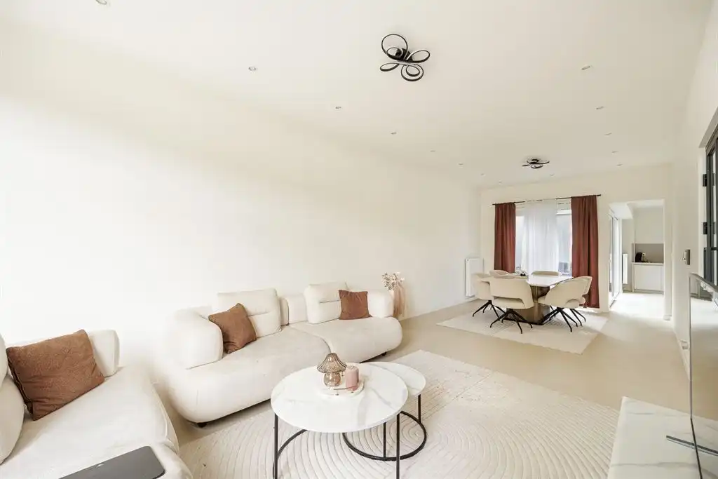 Kwalitatief gerenoveerd huis met 6 SLK foto 3