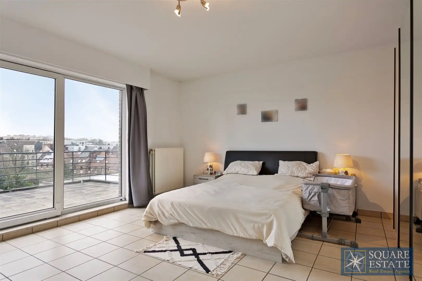 Penthouse appartement met twee slaapkamers en groot terras foto 10