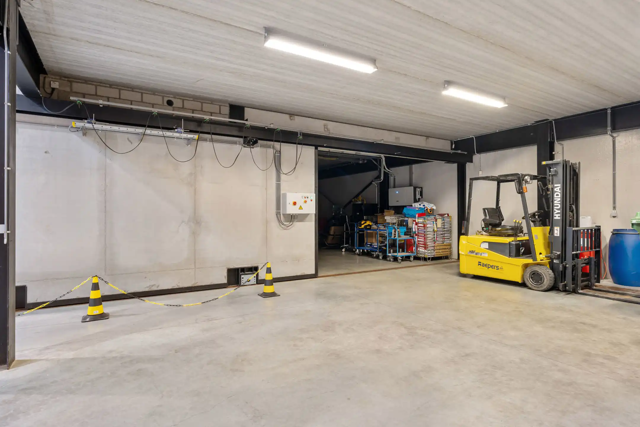 Uitzonderlijk bedrijfsgebouw op Genk-Noord foto 11