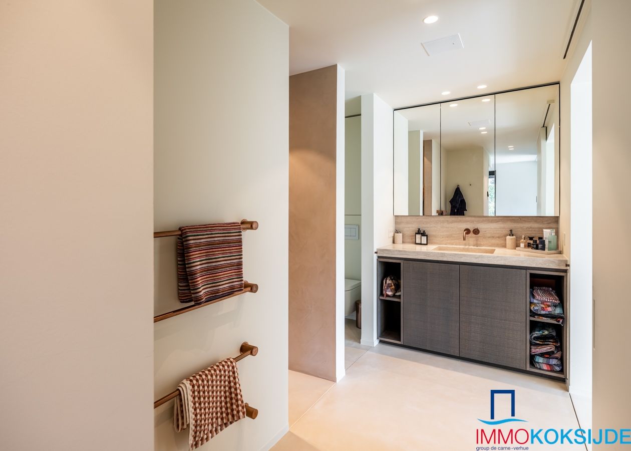 Luxueus gerenoveerde villa met 5 slaapkamers, residentieel gelegen op toplocatie in Sint-Idesbald. foto 20