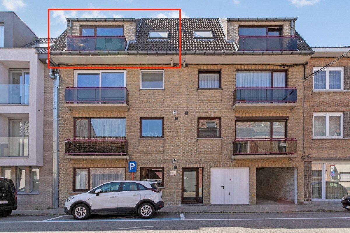 Dakappartement met 2 slaapkamers en garagebox! foto {{pictureIndex}}