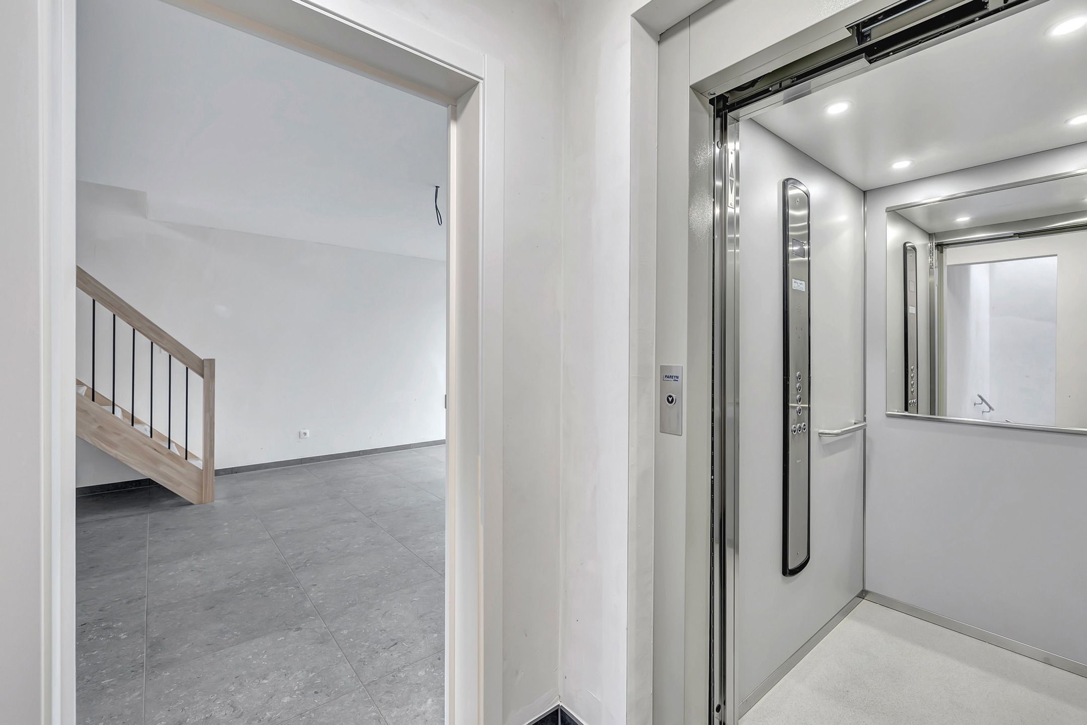 Uniek duplex appartement met twee slaapkamers foto 16