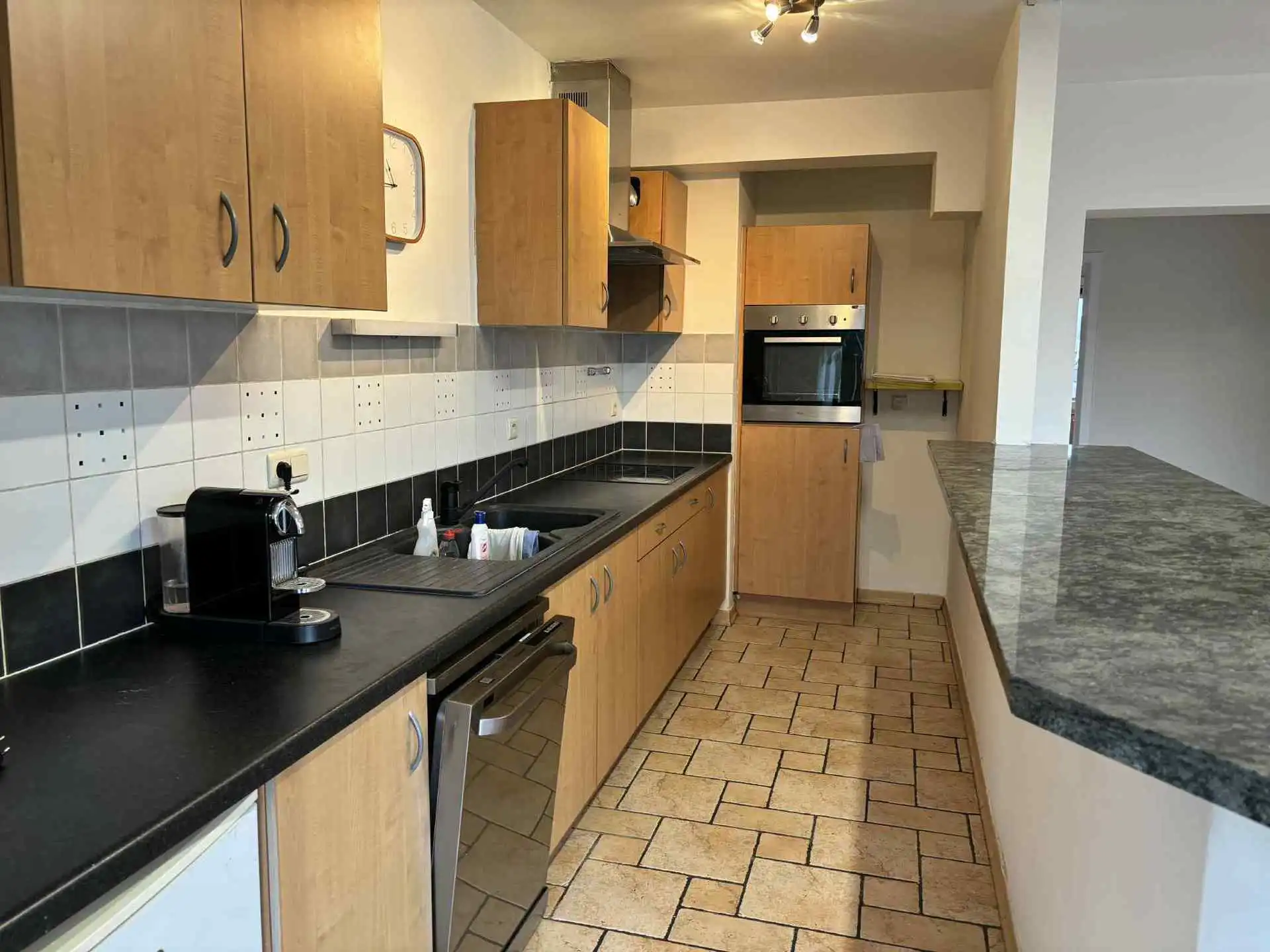 HERZELE - Ruim appartement vlakbij station foto 5