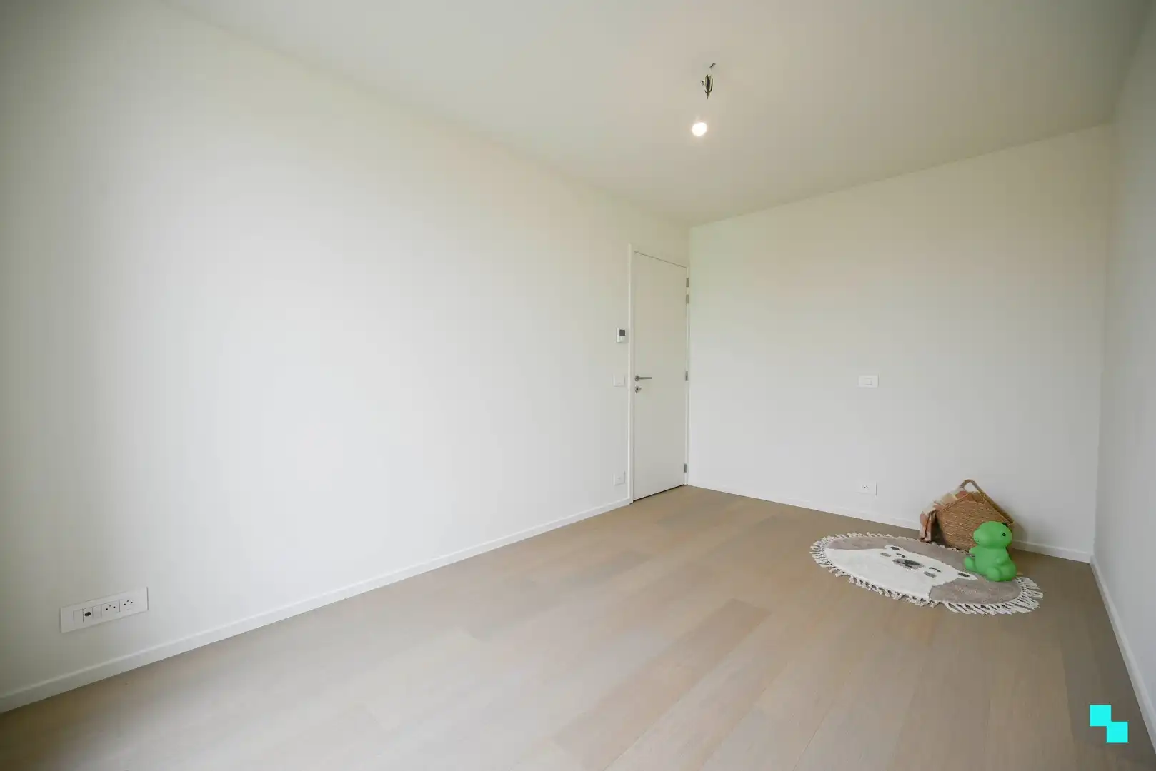Hoogwaardig afgewerkte halfopen nieuwbouwwoning foto 16