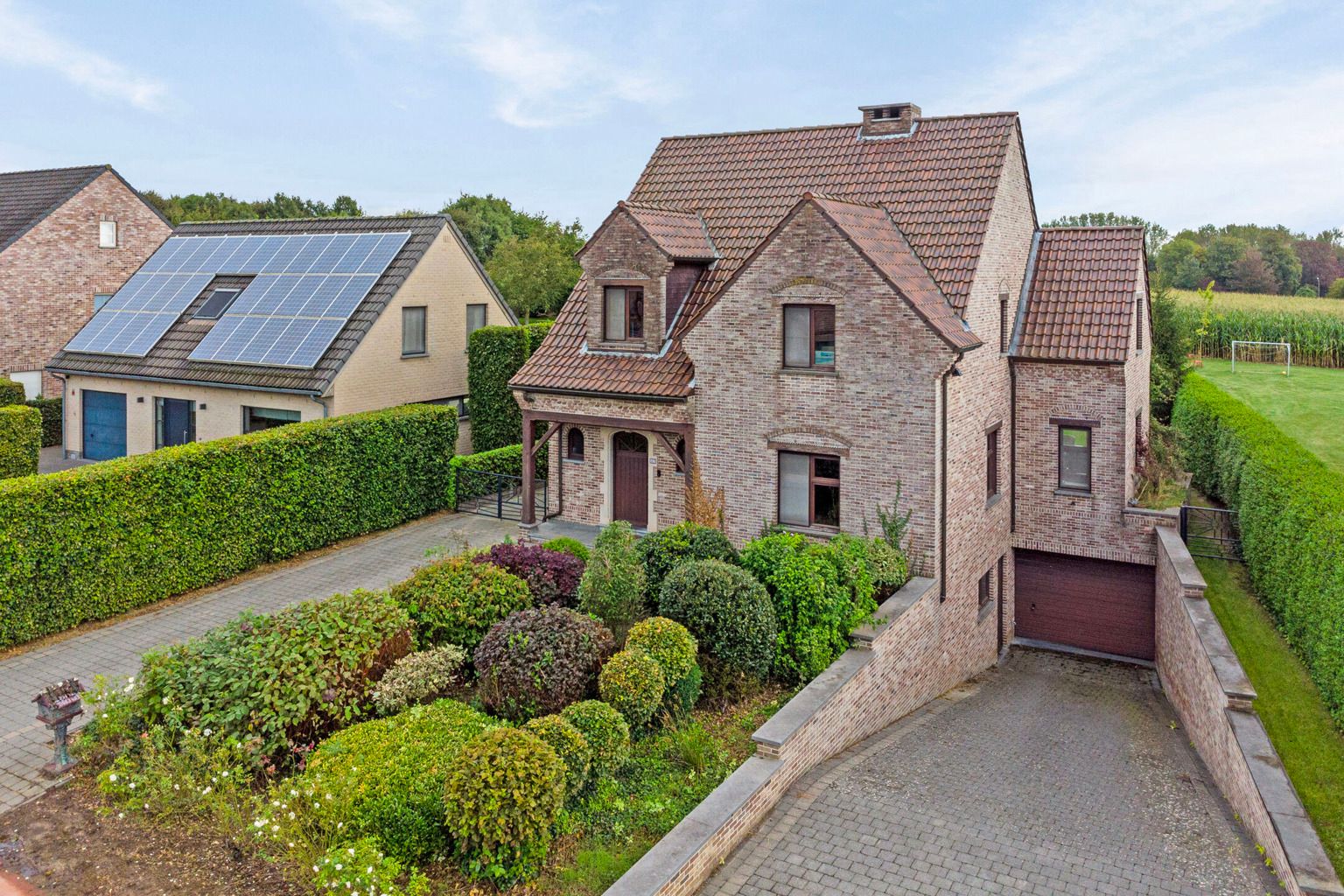 MOOIE WONING MET TUIN EN VOLLEDIGE ONDERKELDERING  foto 30