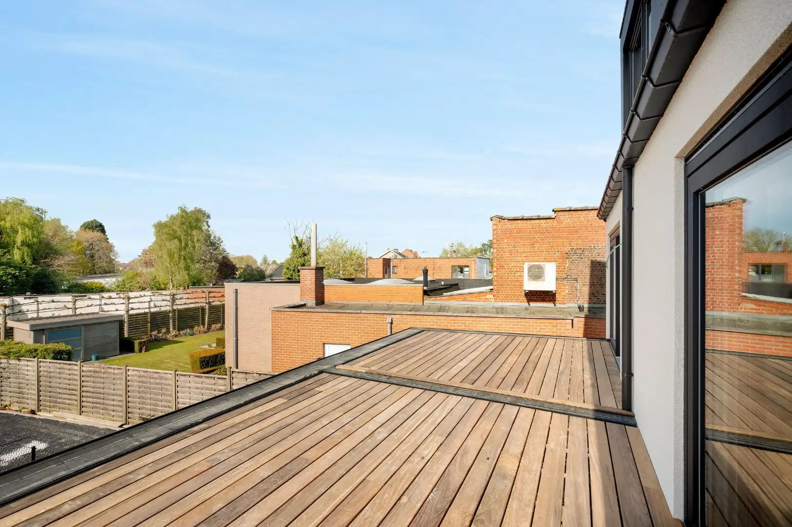 DUPLEX NIEUWBOUWAPPARTEMENT MET 2 SLPKS EN RUIM TERRAS TE GELUWE foto 12