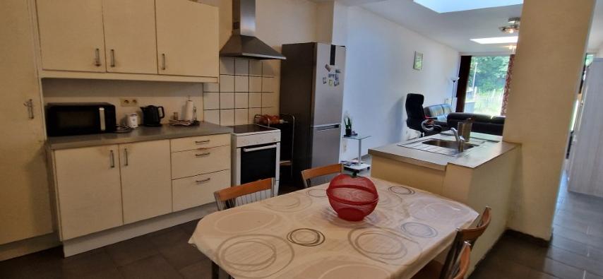 Gerenoveerde EENGEZINSWONING op 2 are 55 a met tuin( z) en parking foto 5