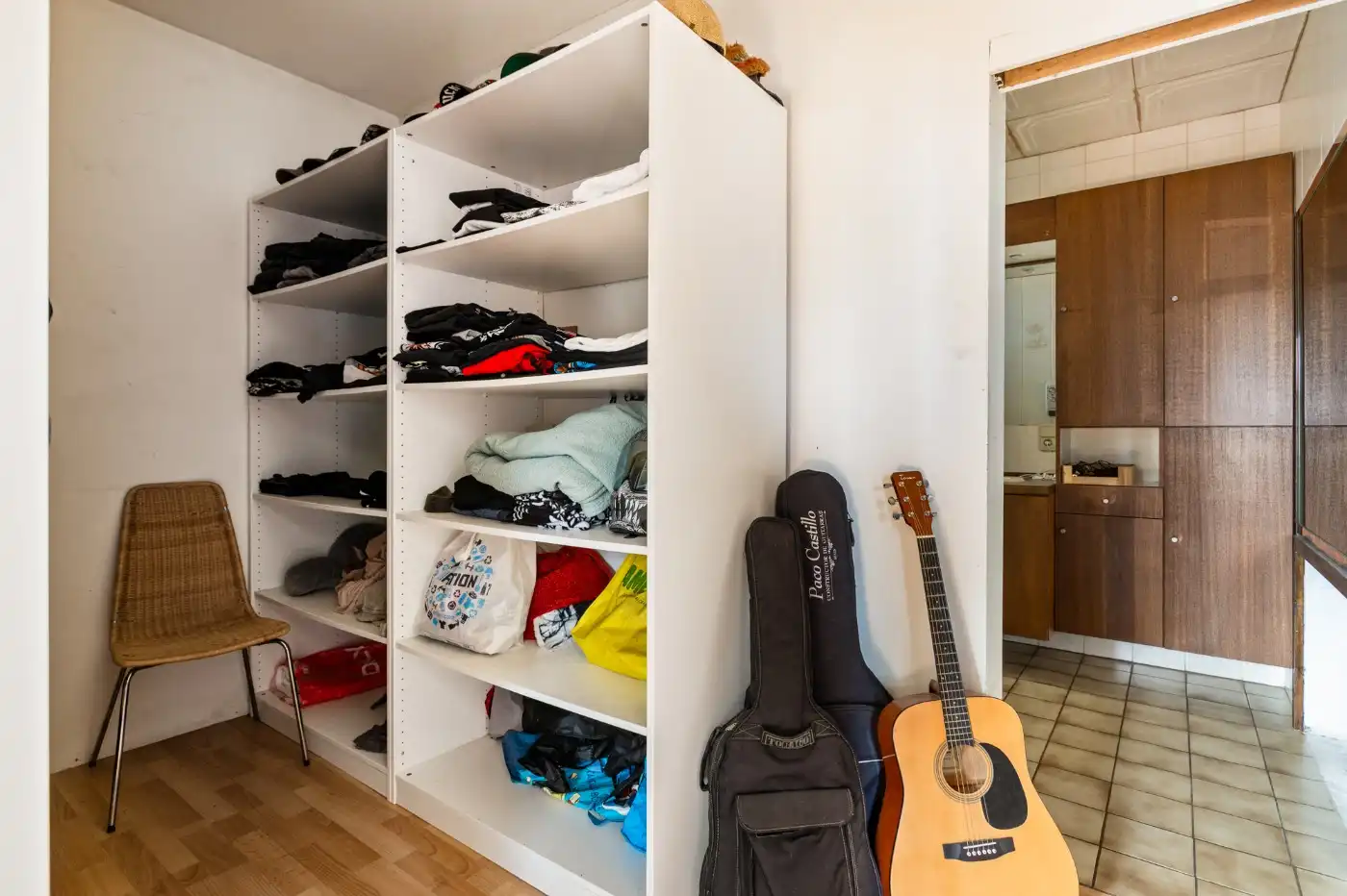 Charmante, te renoveren woning met ruime groene tuin foto 18