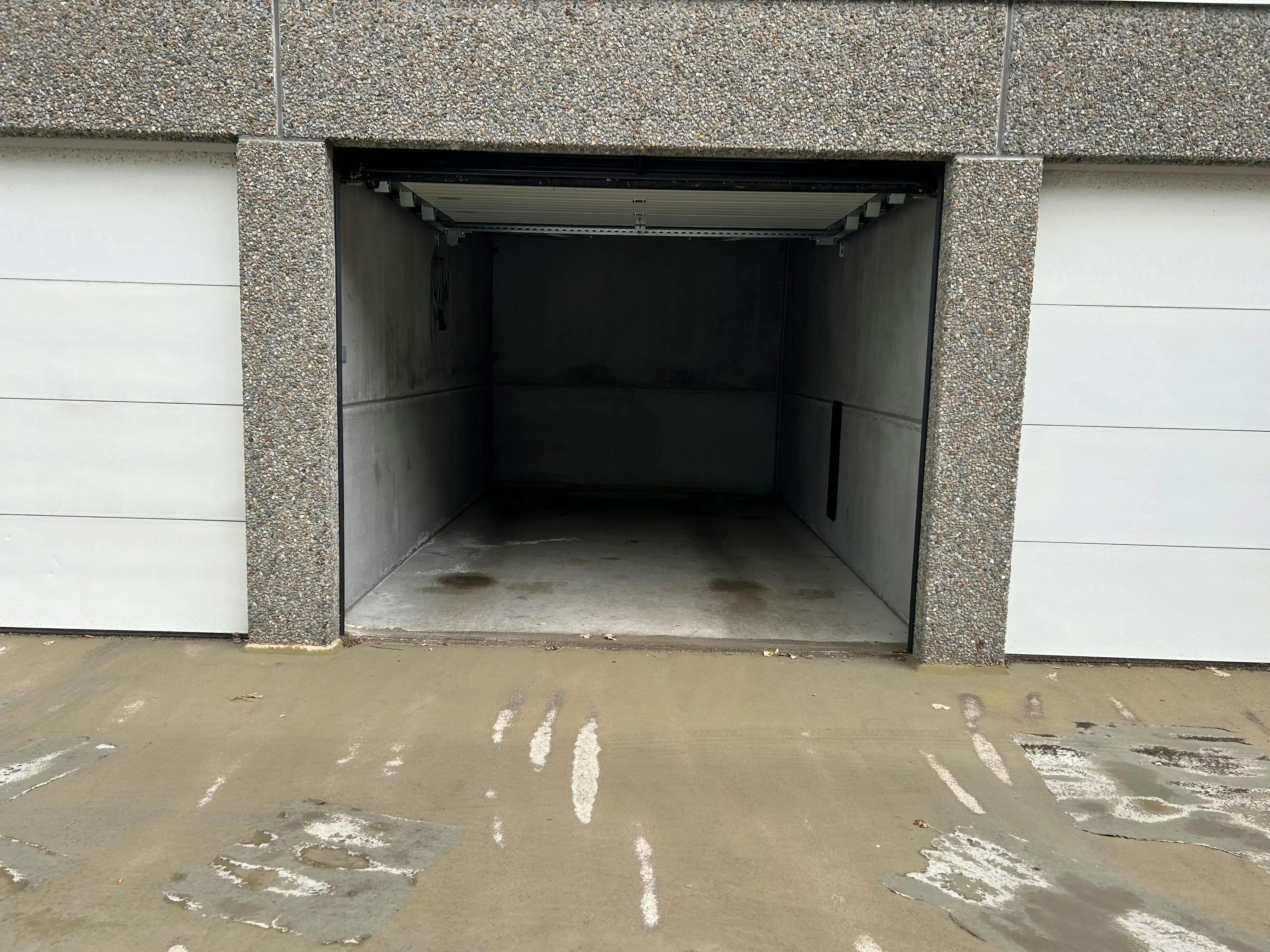 Garage te koop te centrum Middelkerke! foto 3