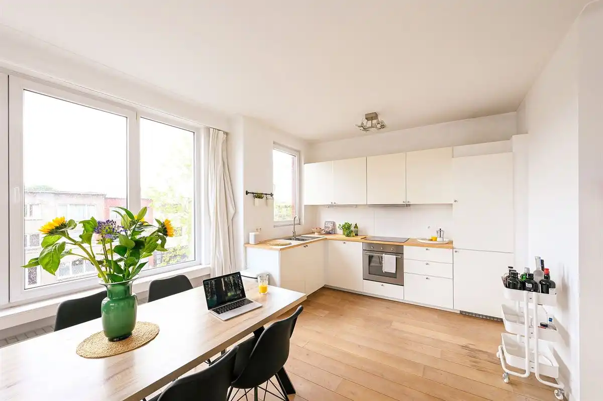Supergezellig lichtrijk hoekappartement met 2 slpk foto 7