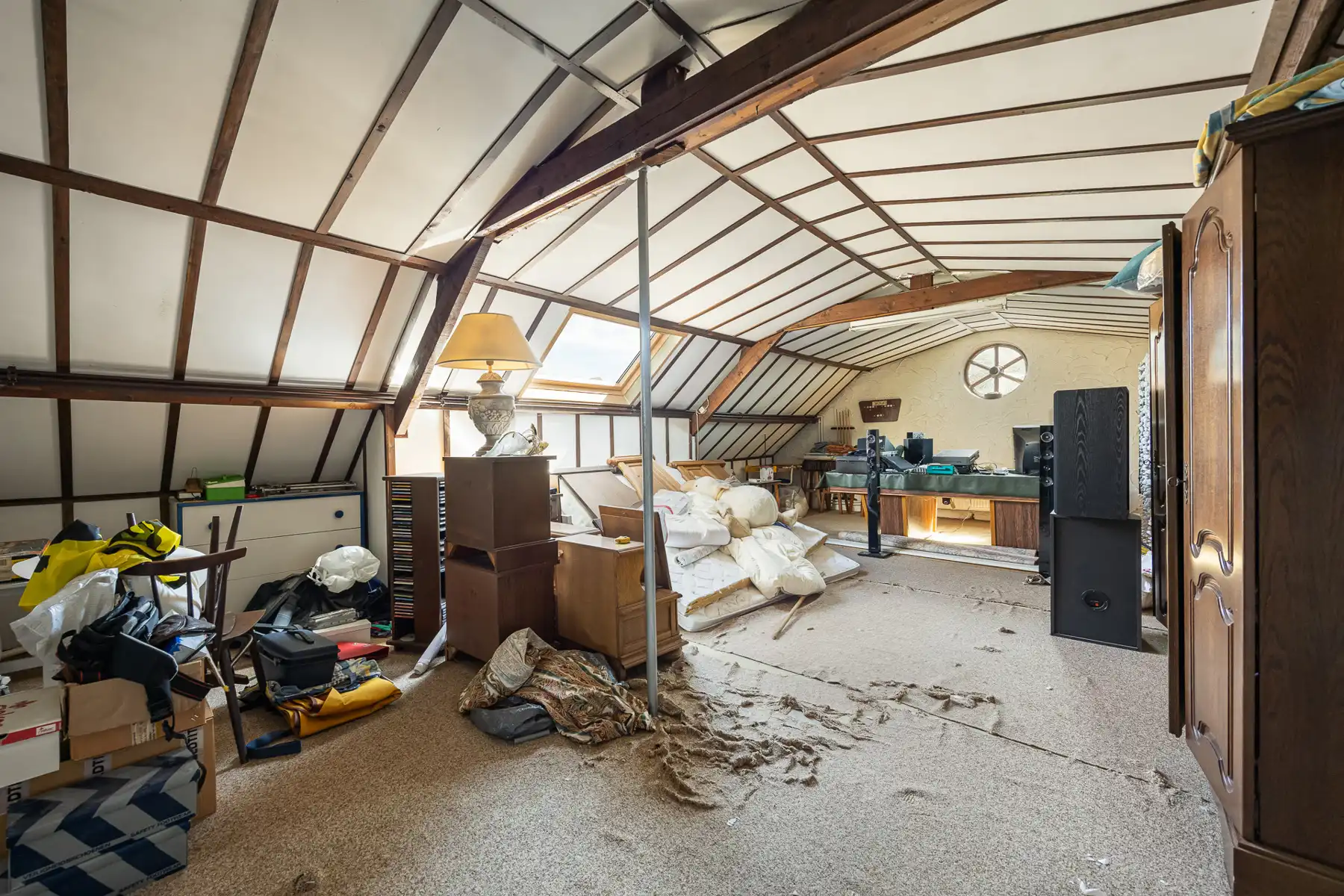 Gerenoveerde laagbouwwoning met grote opslagruimte op ca 1.374m² (opsplitsing tot 2 bouwgronden mogelijk). foto 22