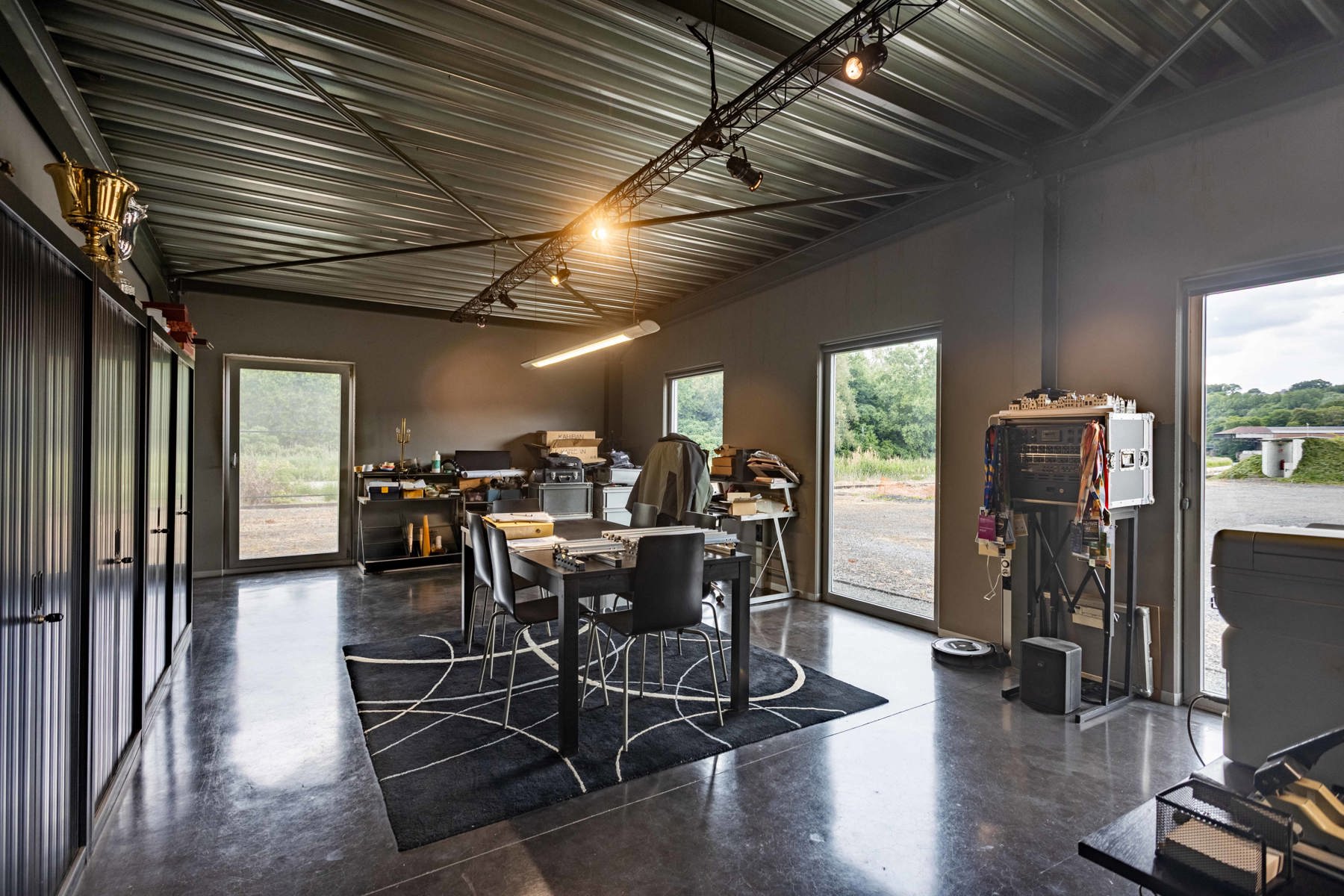 Gebouw met kantoren + woonst + loods op 3670 m2 foto 5