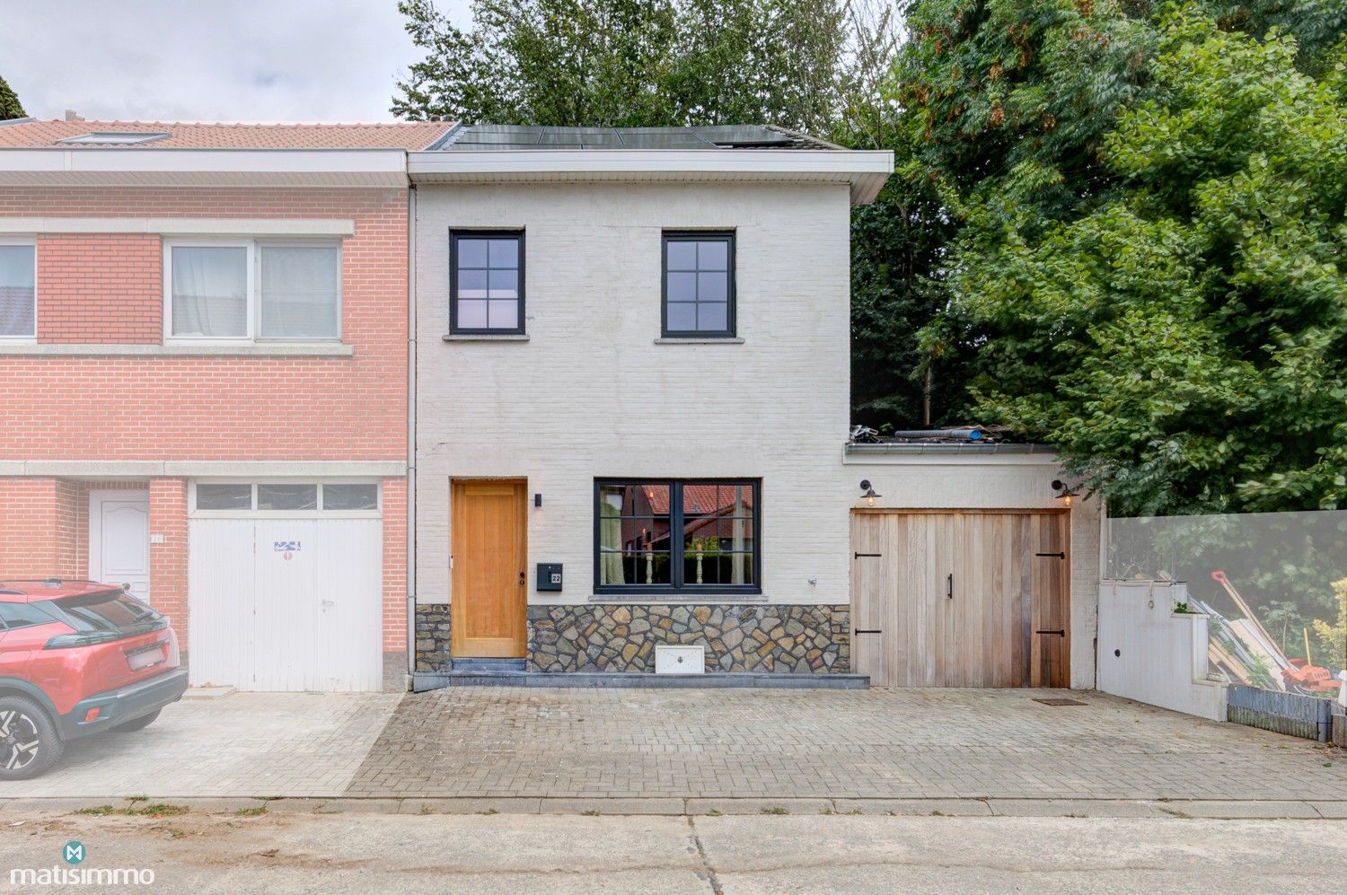 PRACHTIG, VOLLEDIG GERENOVEERDE INSTAPKLARE WONING IN TONGEREN foto {{pictureIndex}}