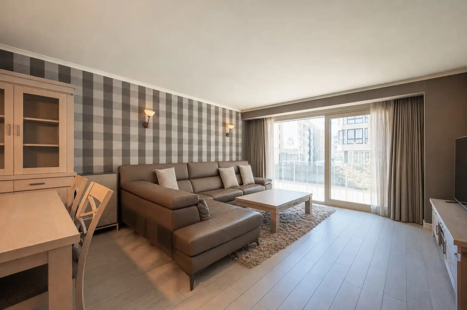 Te koop: Leuk appartement met twee terrassen op toplocatie in de Lippenslaan foto 2