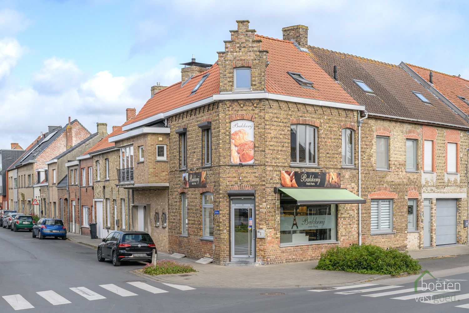 VEURNE: Verkoop van de gekende zaak bakkerij Petit Paris, bestaande uit een gerenoveerde handelsruimte met eveneens (grotendeels) gerenoveerd woongedeelte. foto {{pictureIndex}}