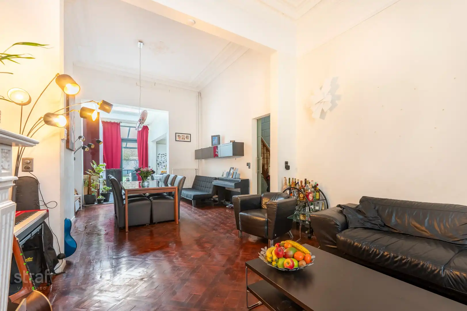 Klassevol Herenhuis met 6 slaapkamers met grote zonnige tuin foto 7