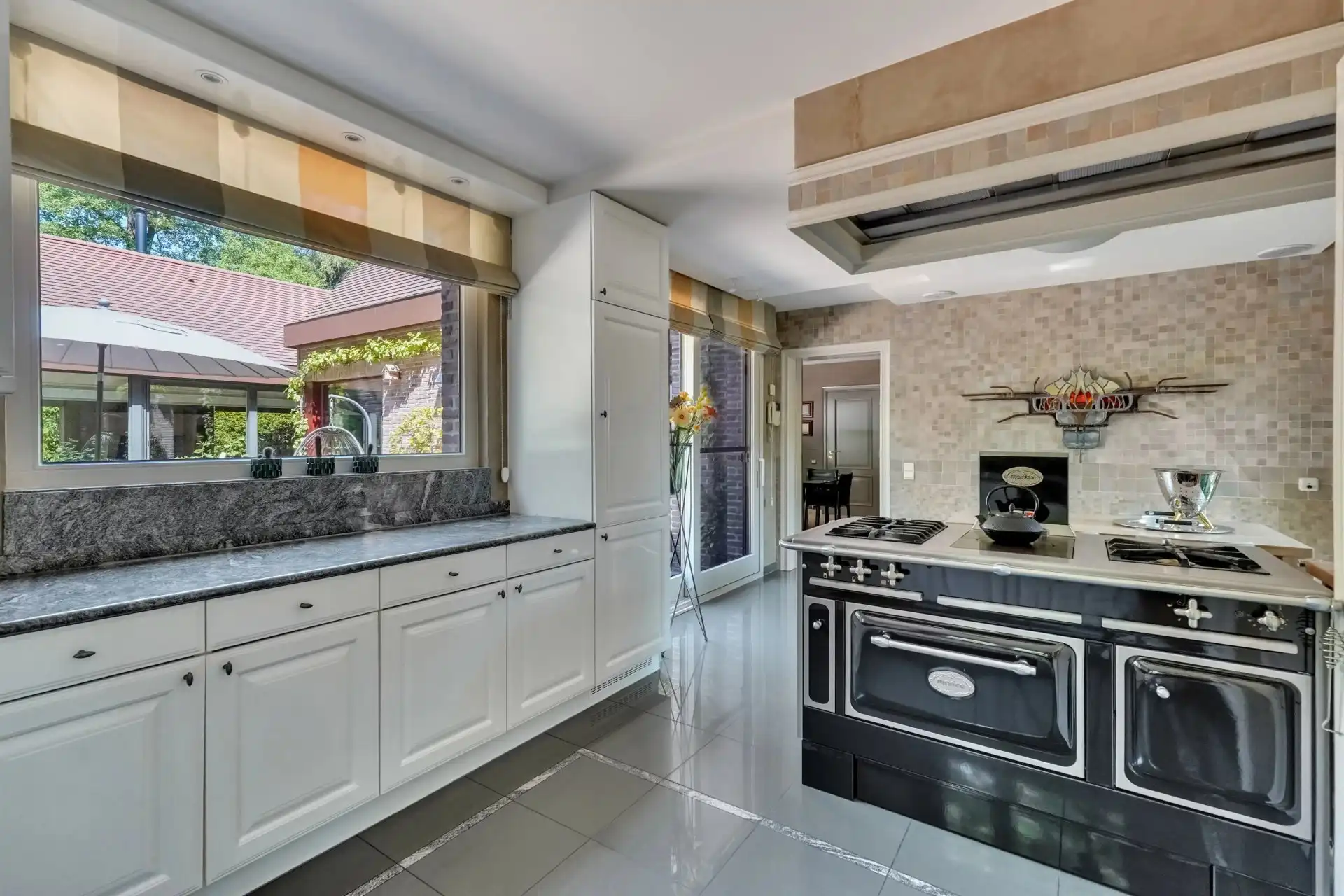Exclusieve Residentiële Villa met Tijdloze Elegantie en Uitzonderlijk Wooncomfort foto 21