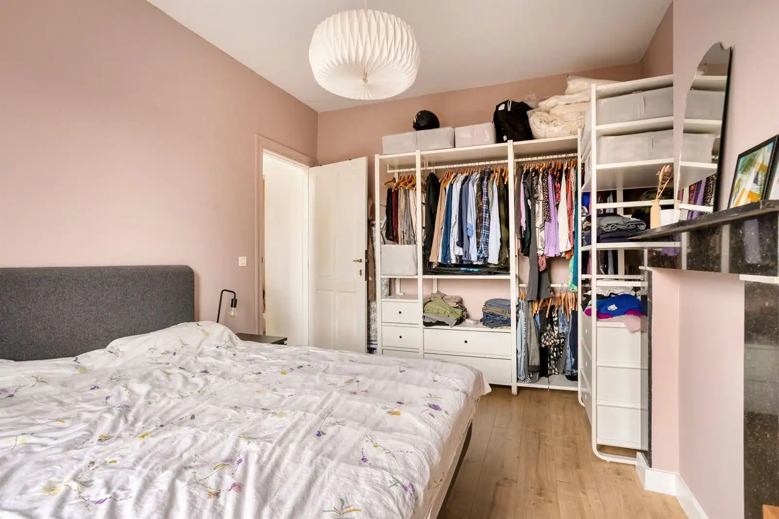 Instapklare en gerenoveerde woning met 3 slaapkamers, bureau en gezellige tuin in Halle foto 15