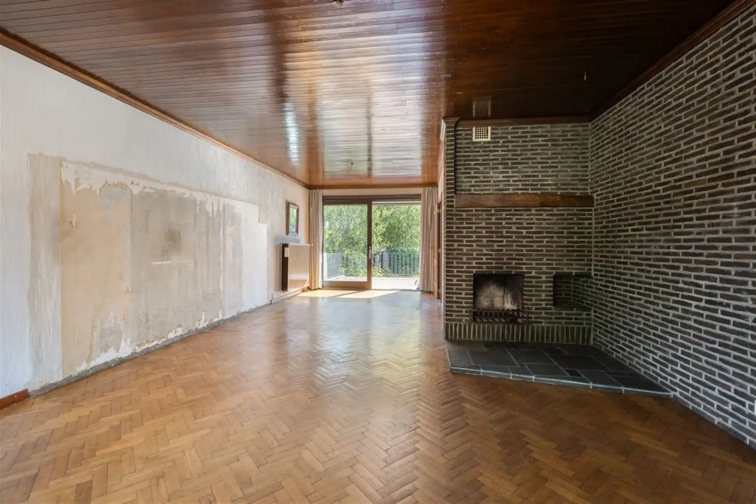 Vrijstaande woning met 3 slaapkamers, ruime tuin en garages op een riant perceel van 9a18ca, rustig gelegen nabij het centrum van Maaseik.  foto 5