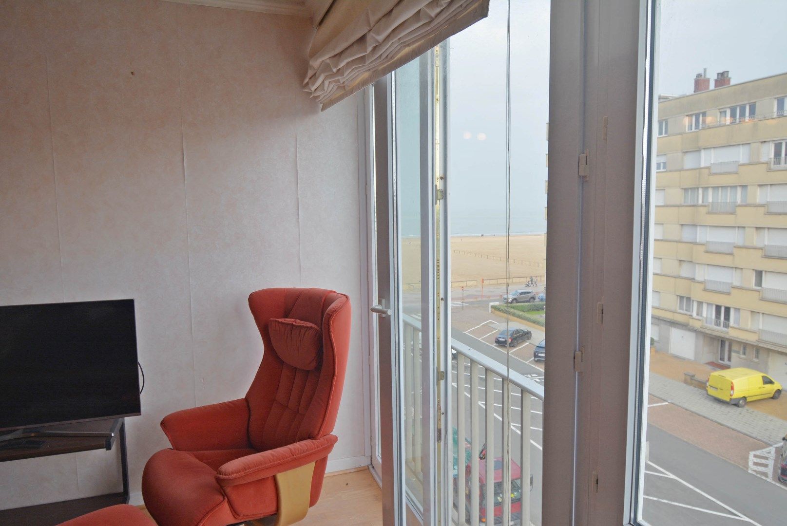 Te renoveren appartement met zijdelings zeezicht vlakbij het Casino foto 5