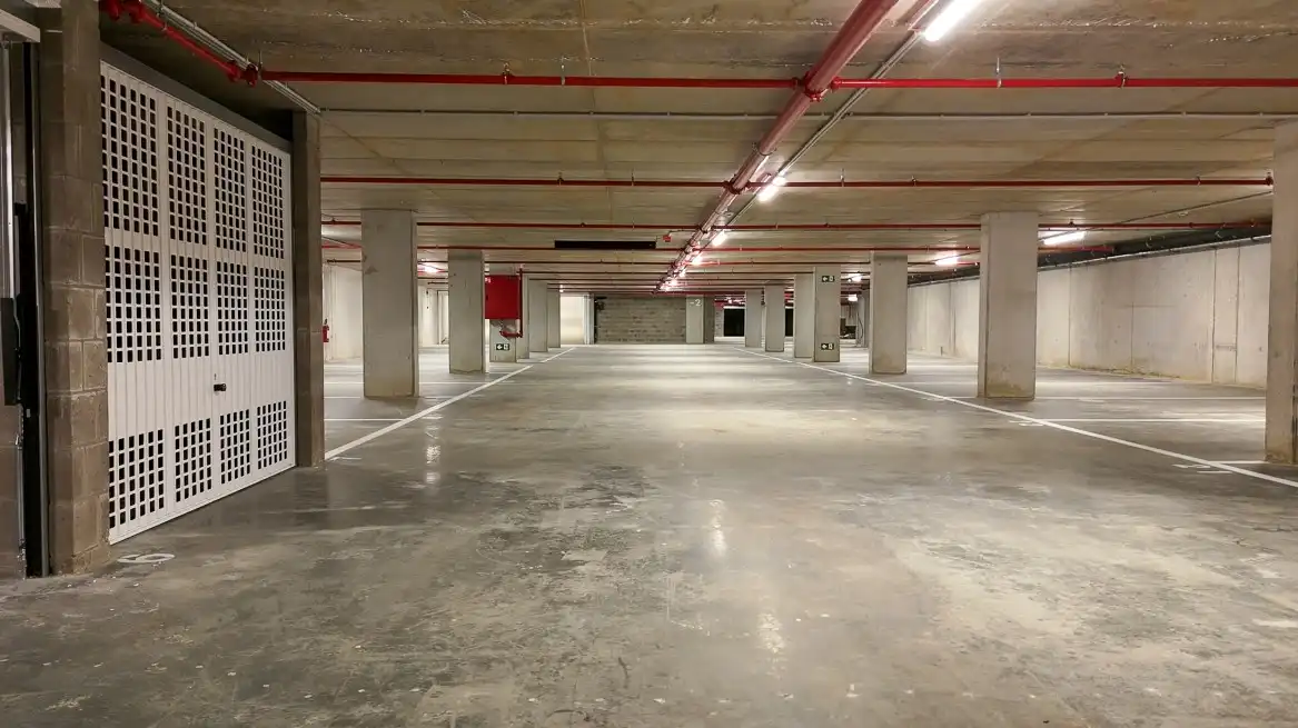 Garagebox in hartje Leuven met mogelijkheid tot elektrisch laden! foto {{pictureIndex}}