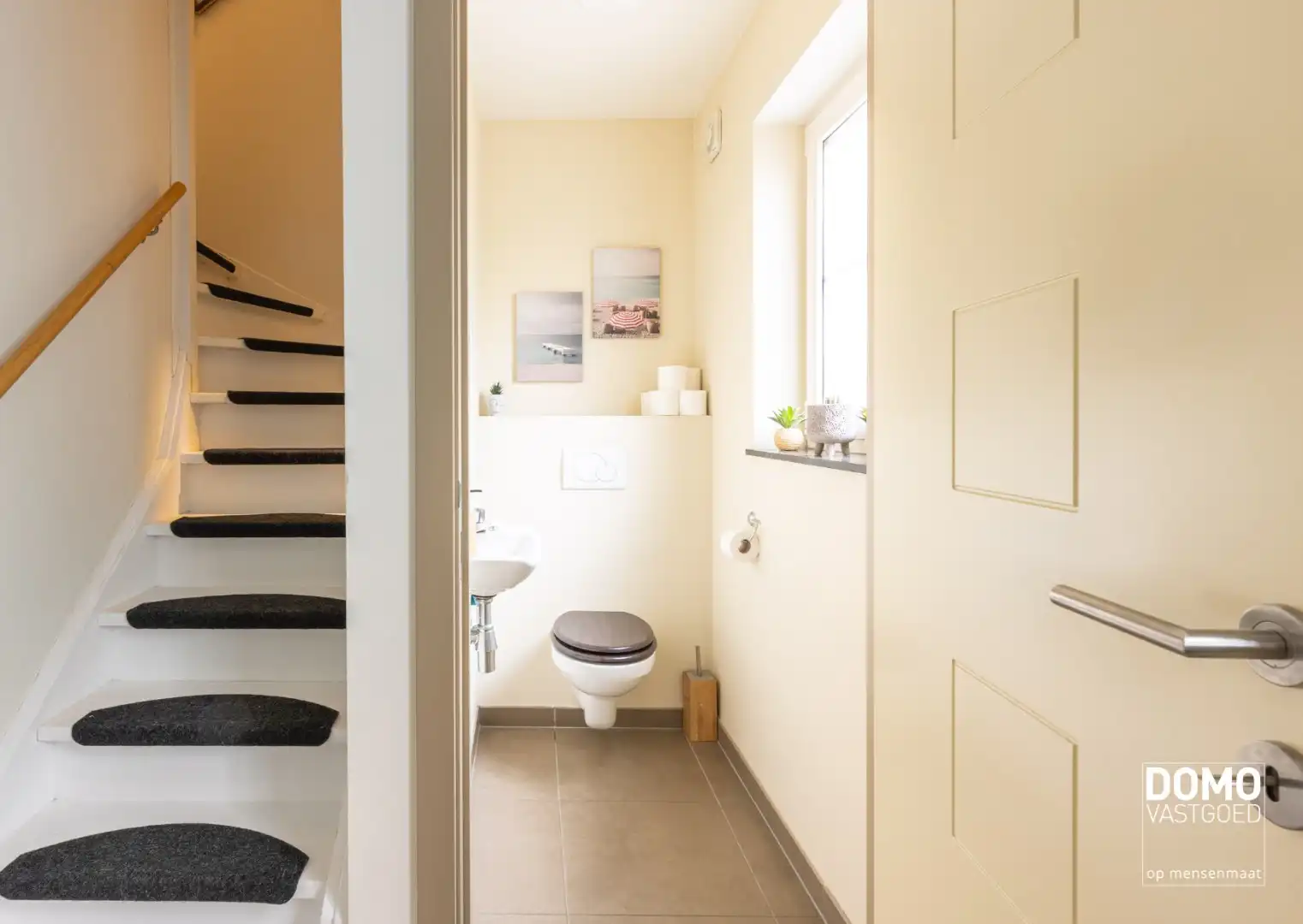 Landelijk wonen in stijl: instapklare pastorijwoning met prachtige tuin in Thiewinkel foto 3