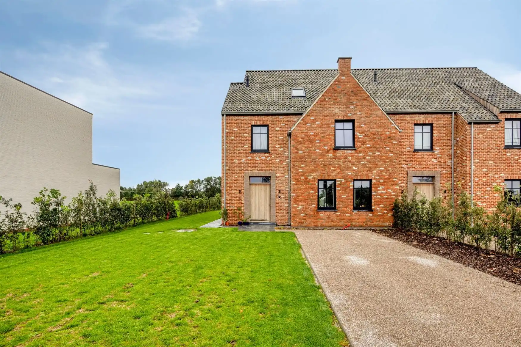 Uitzonderlijke nieuwbouwwoning in landelijke stijl foto 2