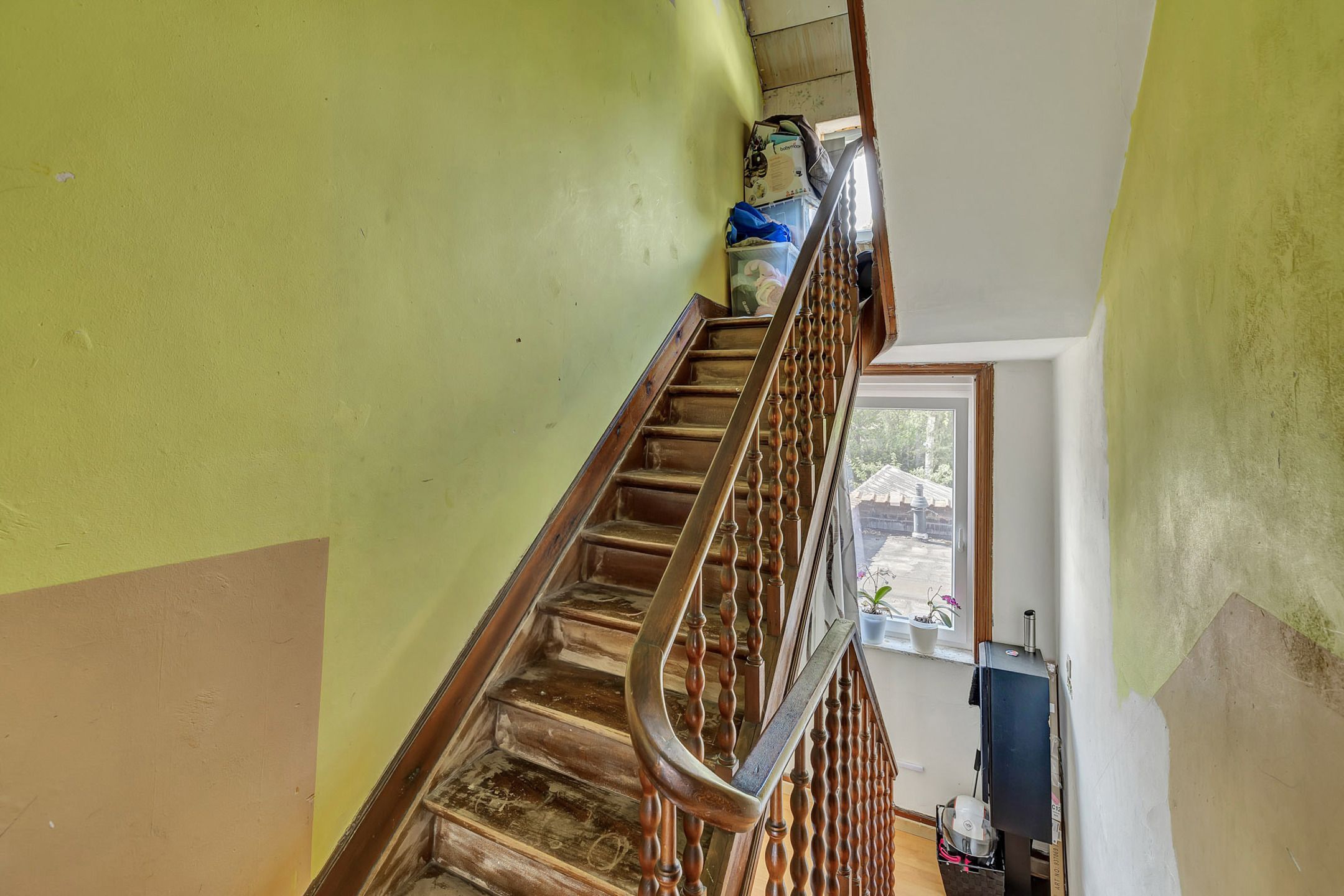 Op te frissen/te renoveren woning op strategische locatie foto 16