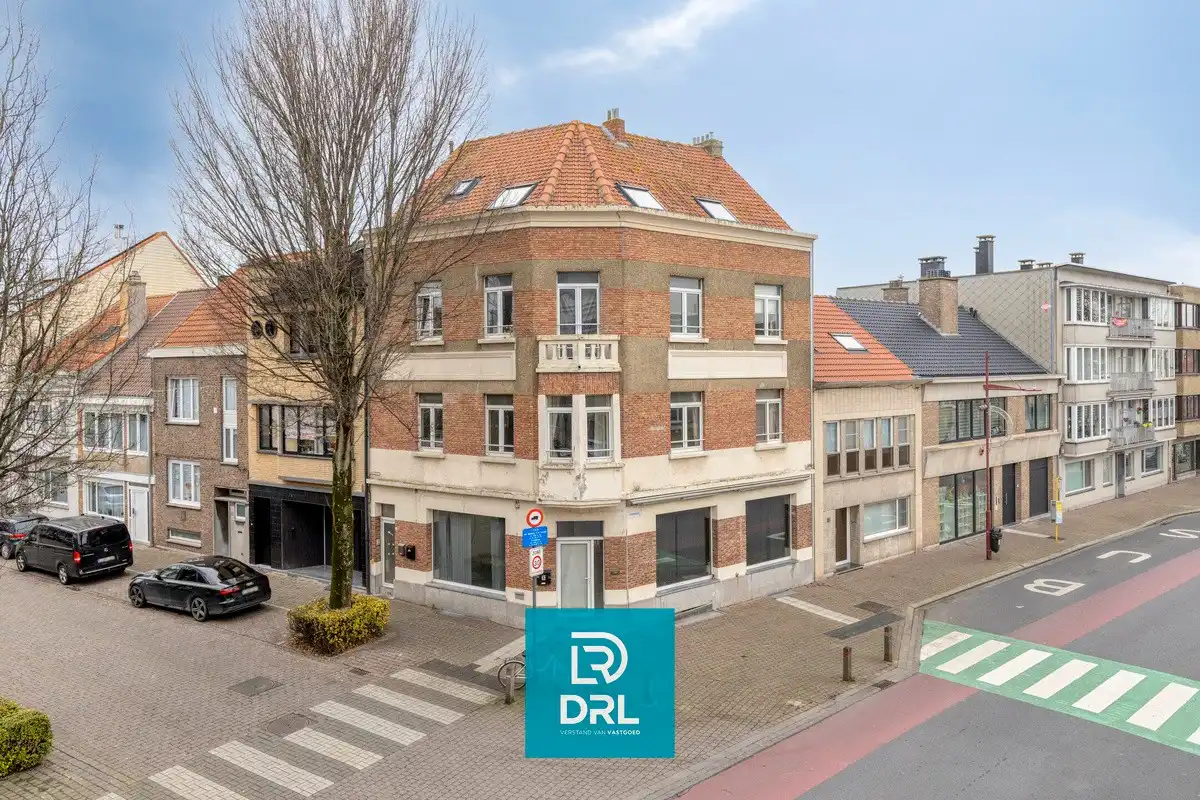 HANDELSHUIS met 2 APPARTEMENTEN te OOSTENDE foto {{pictureIndex}}