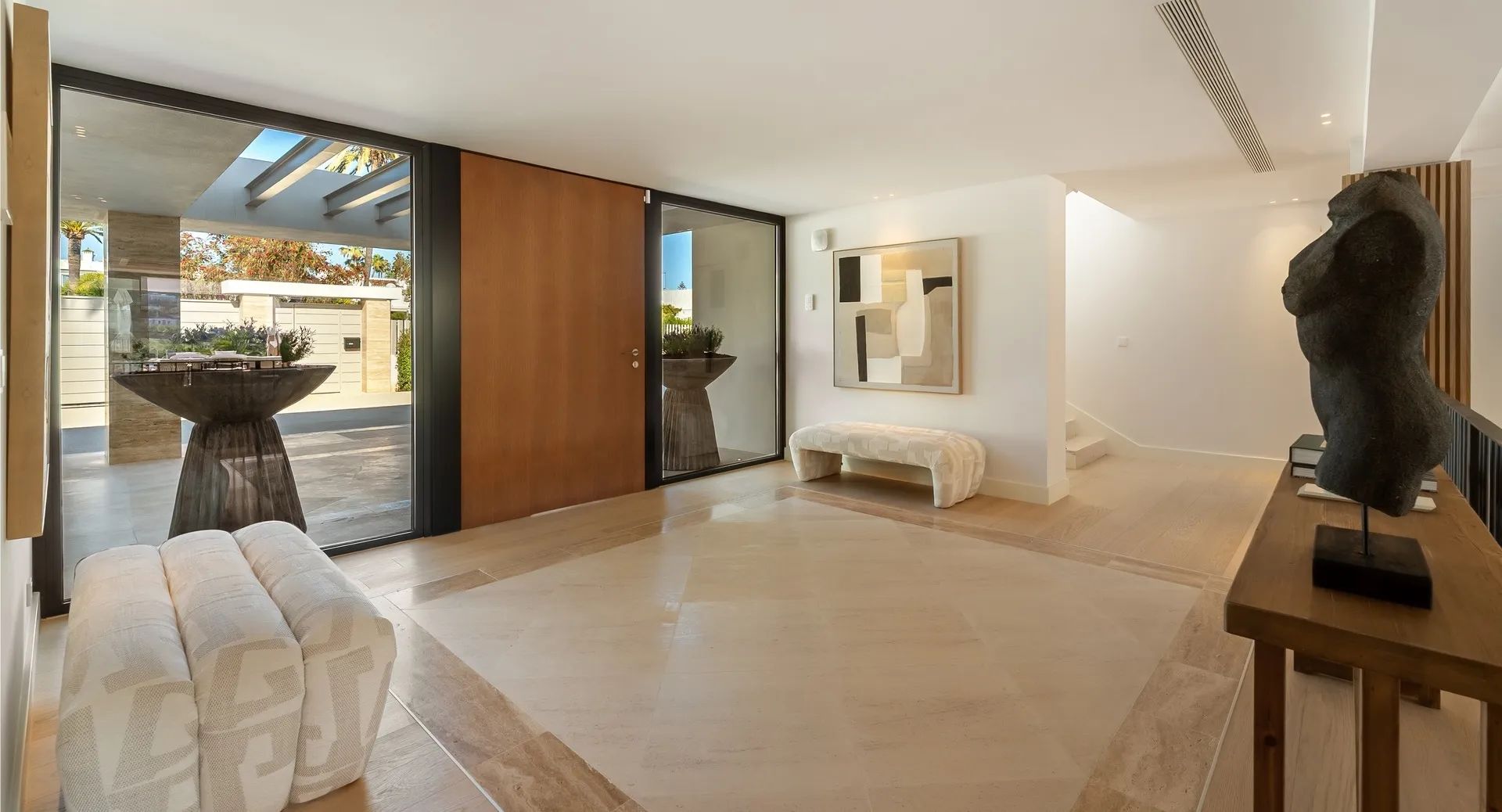 Pure perfectie in Nueva Andalucía: unieke villa met hoogwaardige afwerking foto 3