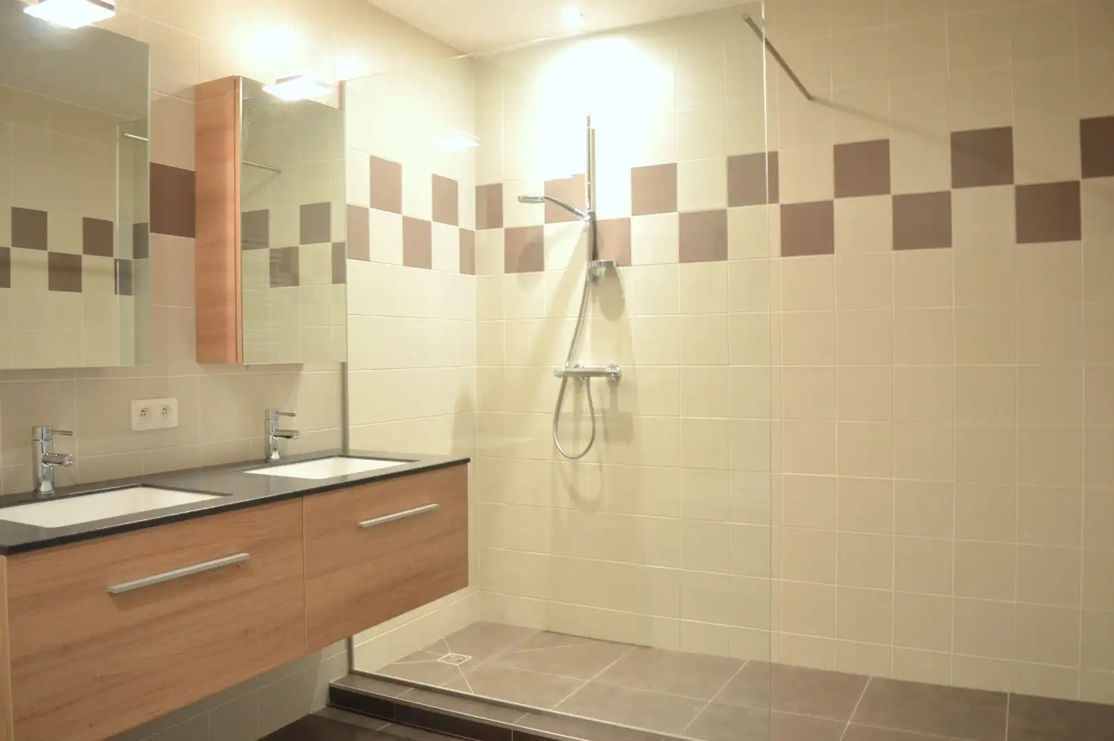 Ruim instapklaar appartement met 3 slaapkamers en autostaanplaats te koop nabij centrum Harelbeke foto 7