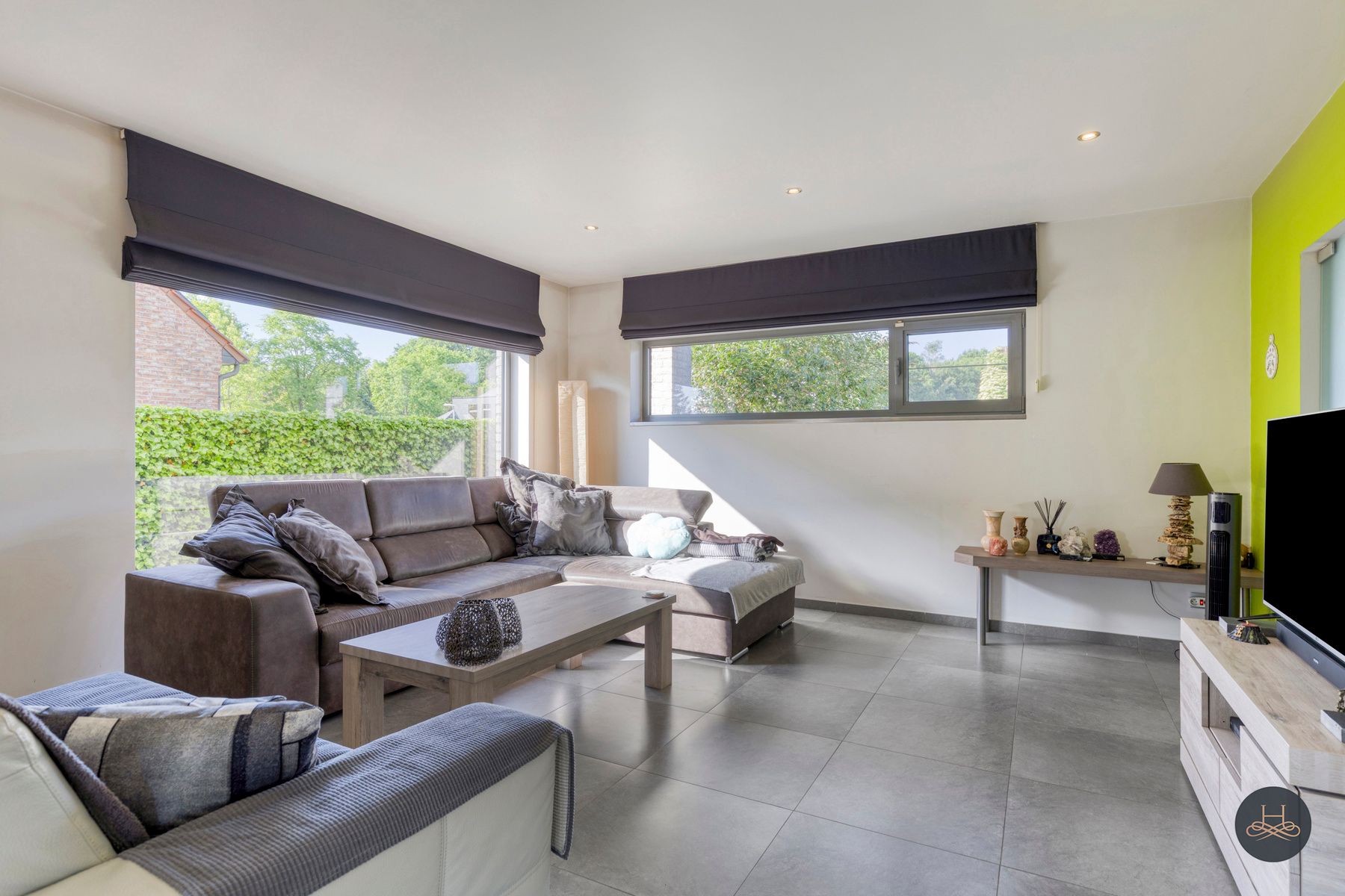 Ruime en recente woning met zwembad foto 7
