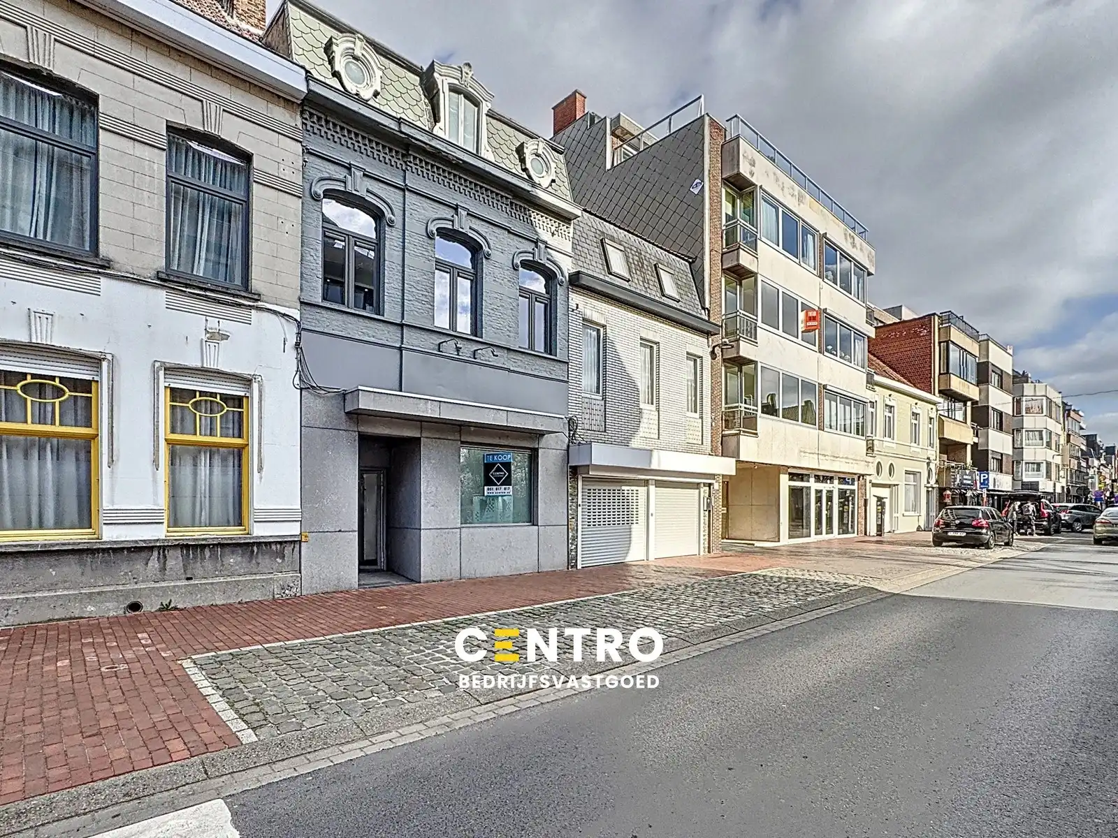 Centraal gelegen kantoor met mogelijkheid tot ruime garage! foto {{pictureIndex}}