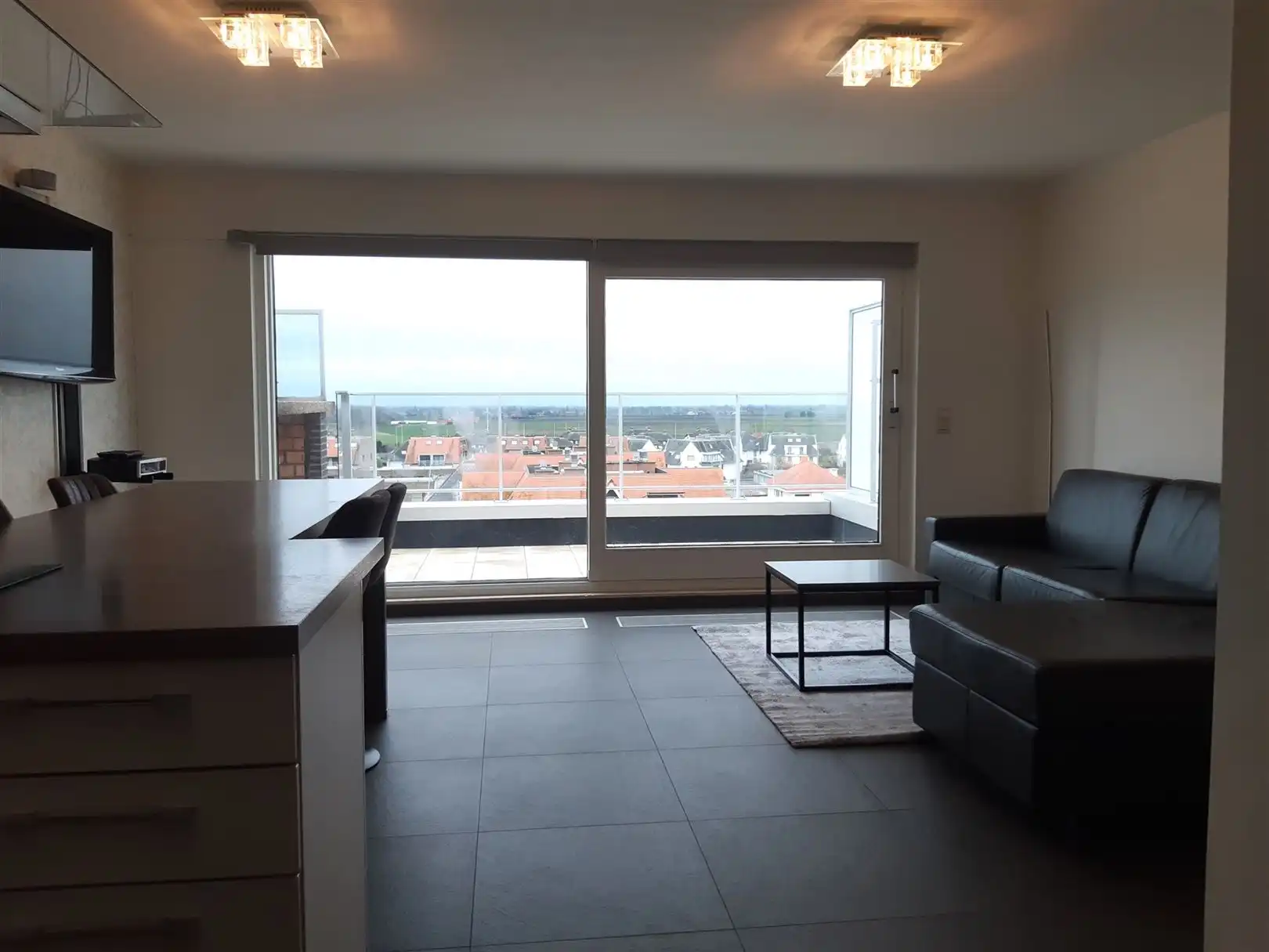 Gemeubeld 1-slaapkamerappartement met zonnig terras foto {{pictureIndex}}