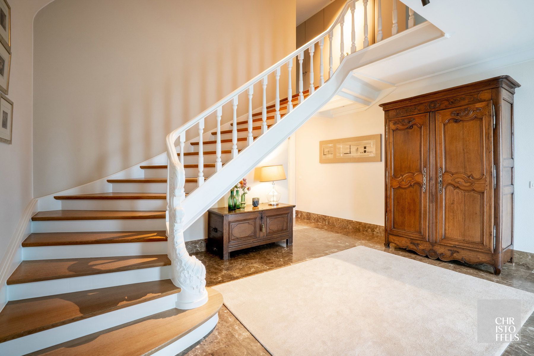Eigentijdse villa (428m²) met zwembad en 2de woning (187m²) op perceel van 36a43ca.  foto 19