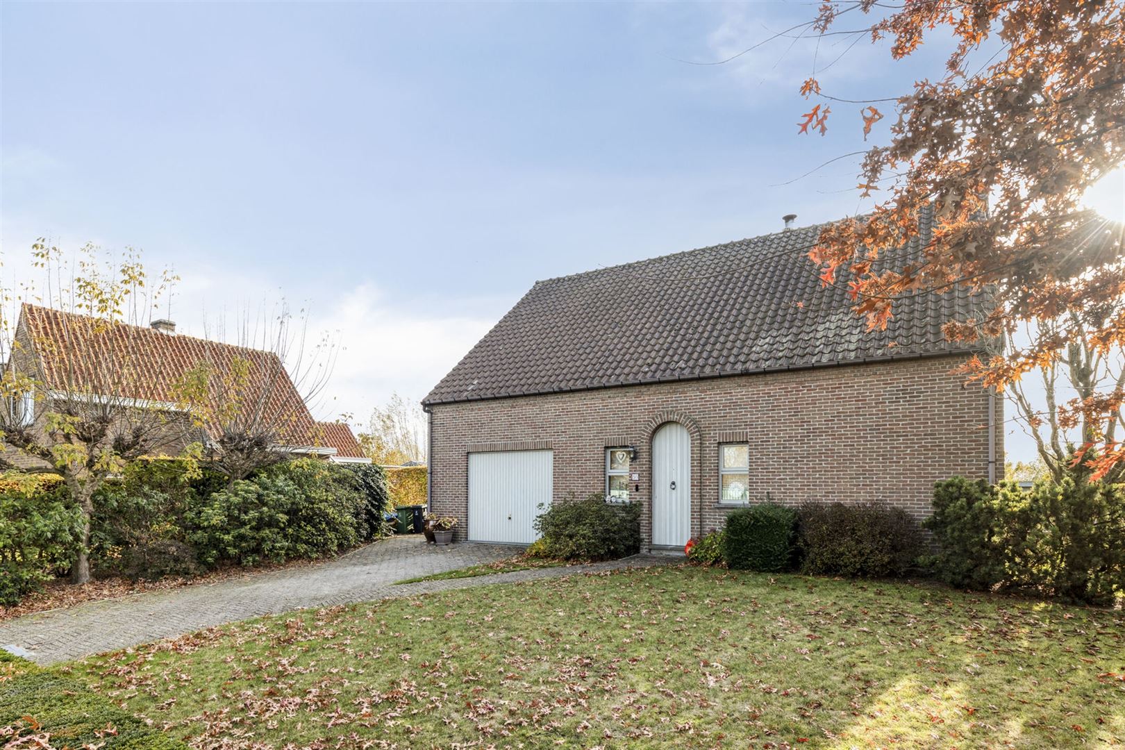 Goed onderhouden open bebouwing gelegen op 1.170 m² met 4 slaapkamers. foto 2