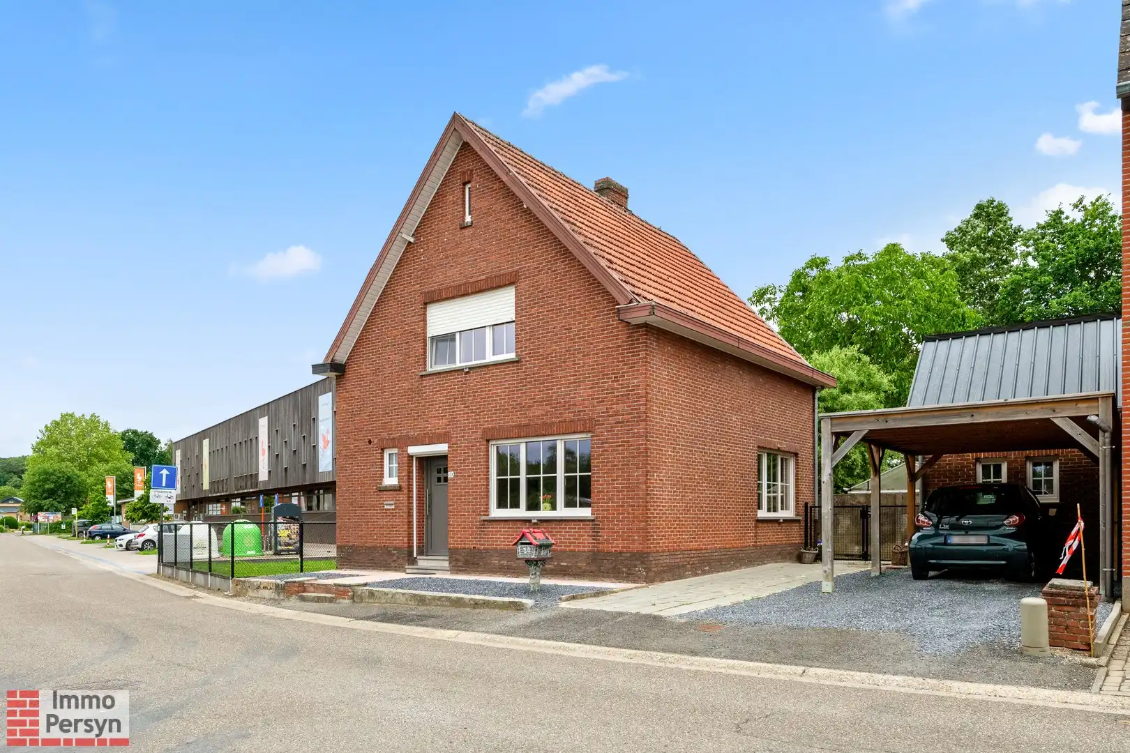 Charmante, gerenoveerde woning met carport en tuin foto 27