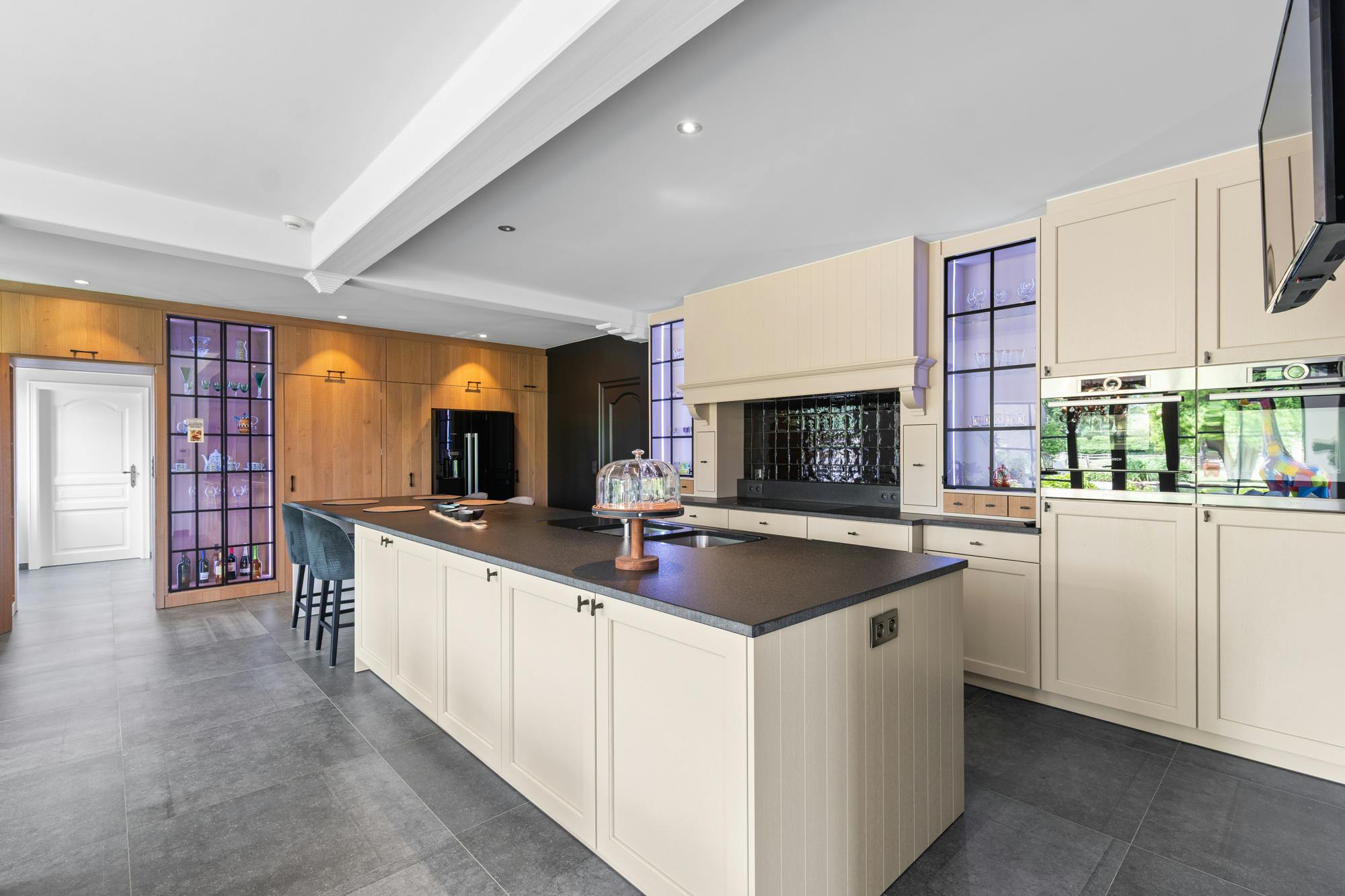 Villa met praktijkruimte en weilanden te koop in Geel foto 6