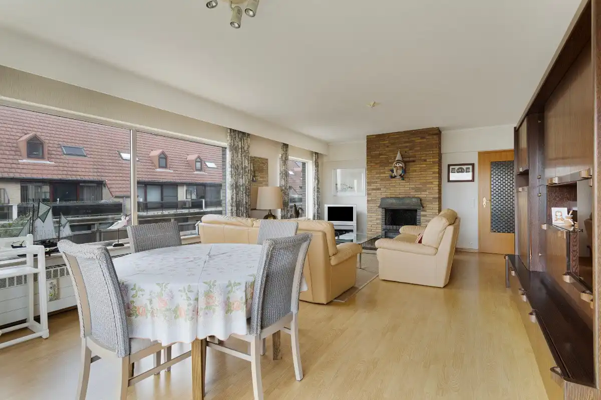 Te renoveren appartement met panoramisch terras en privéparking. foto 4