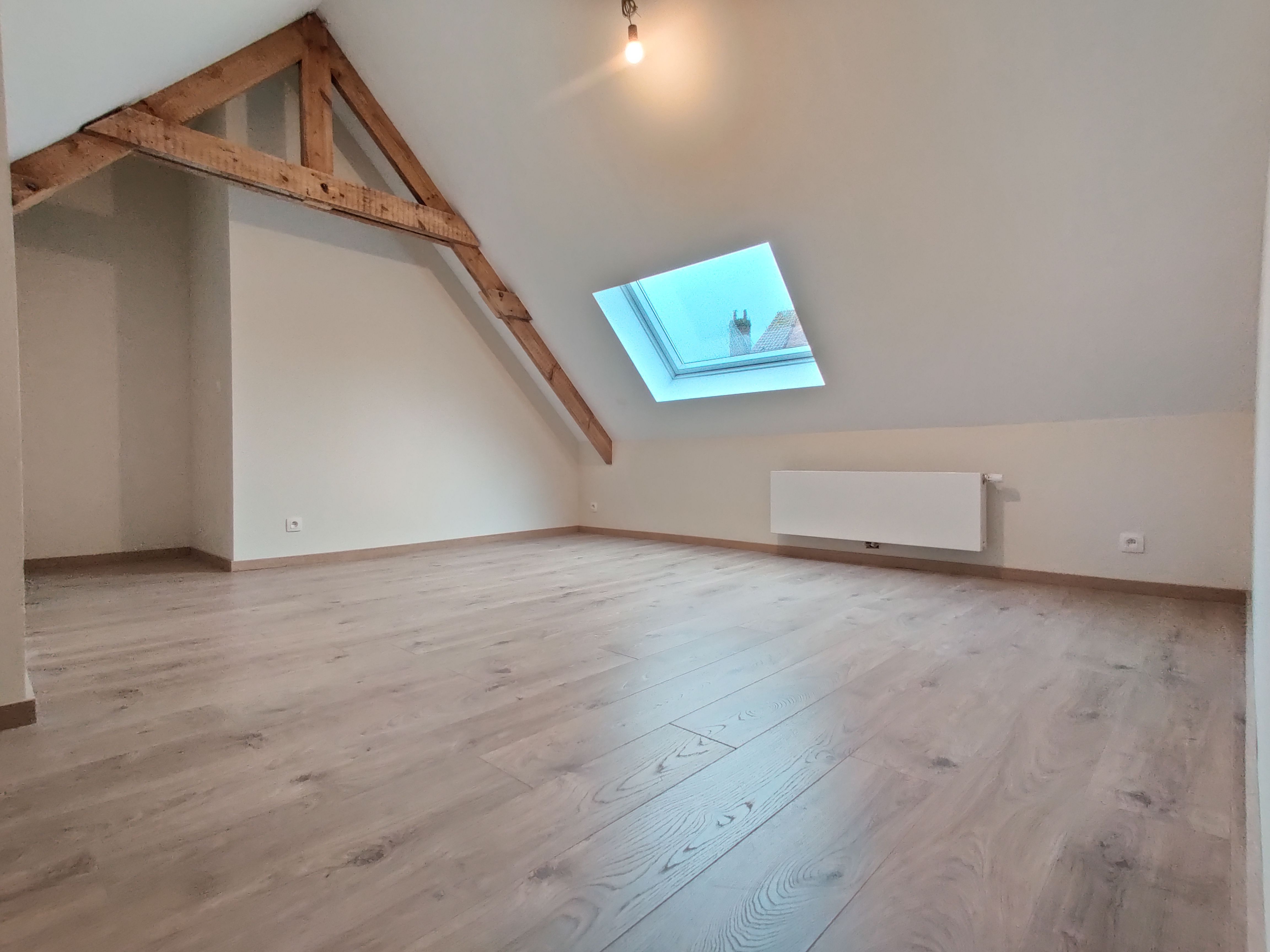 Volledig gerenoveerd appartement (duplex) te huur met 4 slpks te Loppem! foto 9