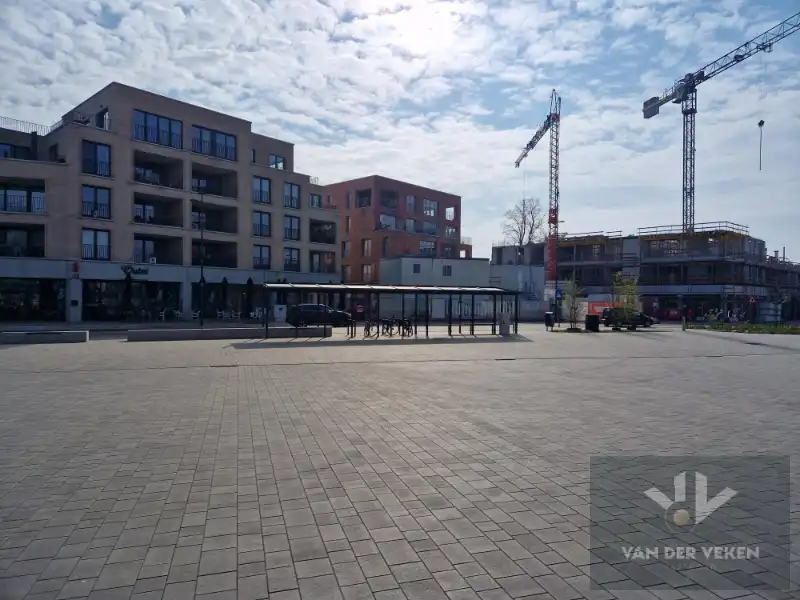 Casco en centraal gelegen nieuwbouw handelsgelijkvloers (160m²) met gezellig terras (130m²) op een TOPlocatie! foto 15